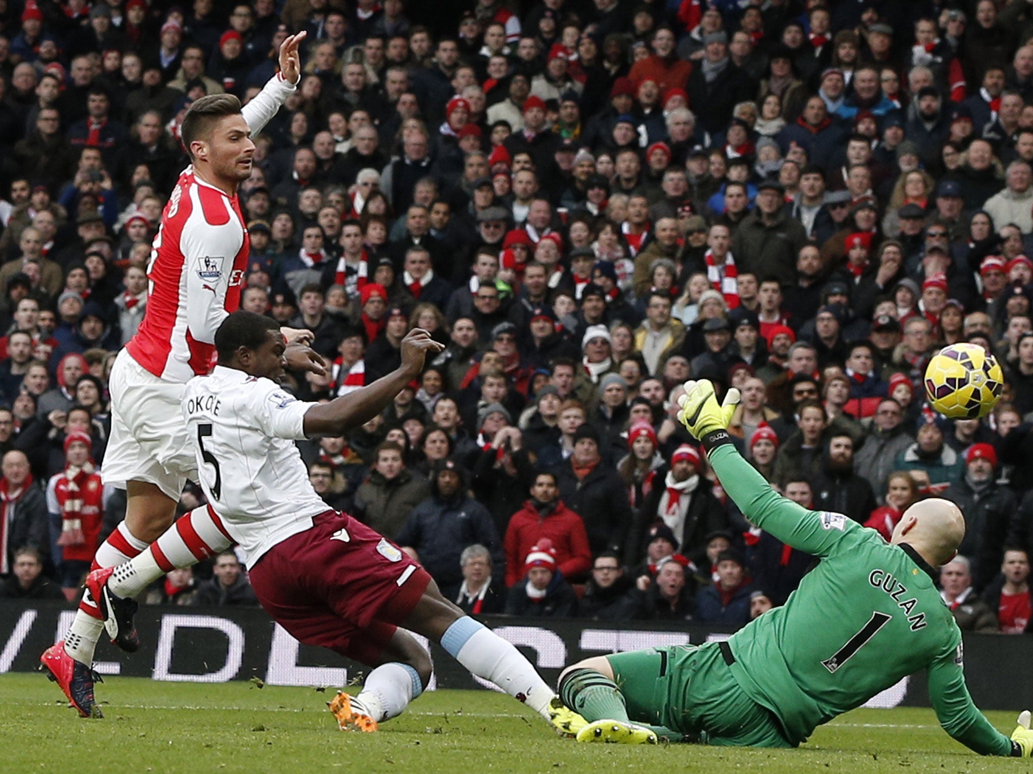 Olivier Giroud puts Arsenal ahead