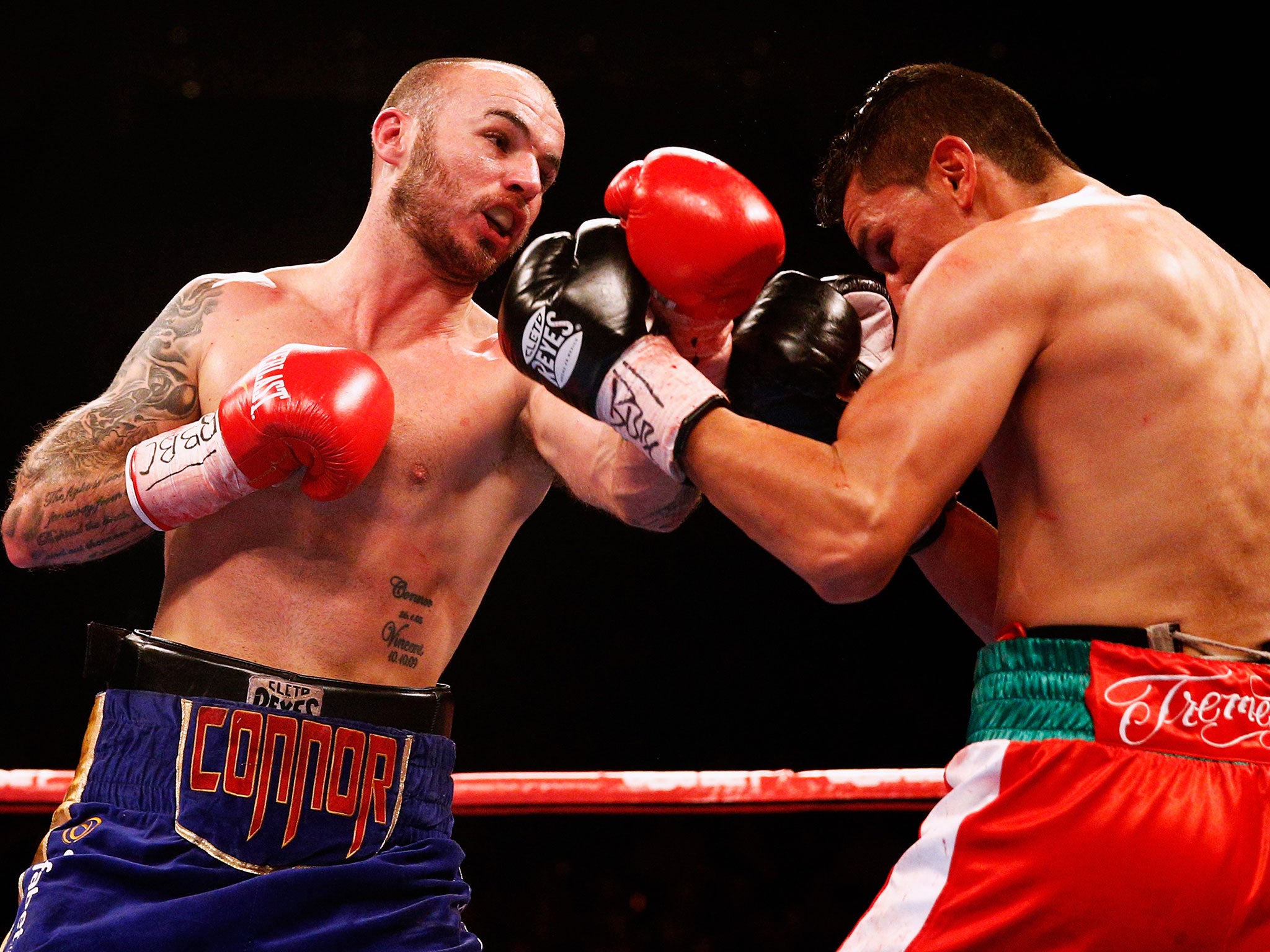 Kevin Mitchell lands a blow on Daniel Estrada