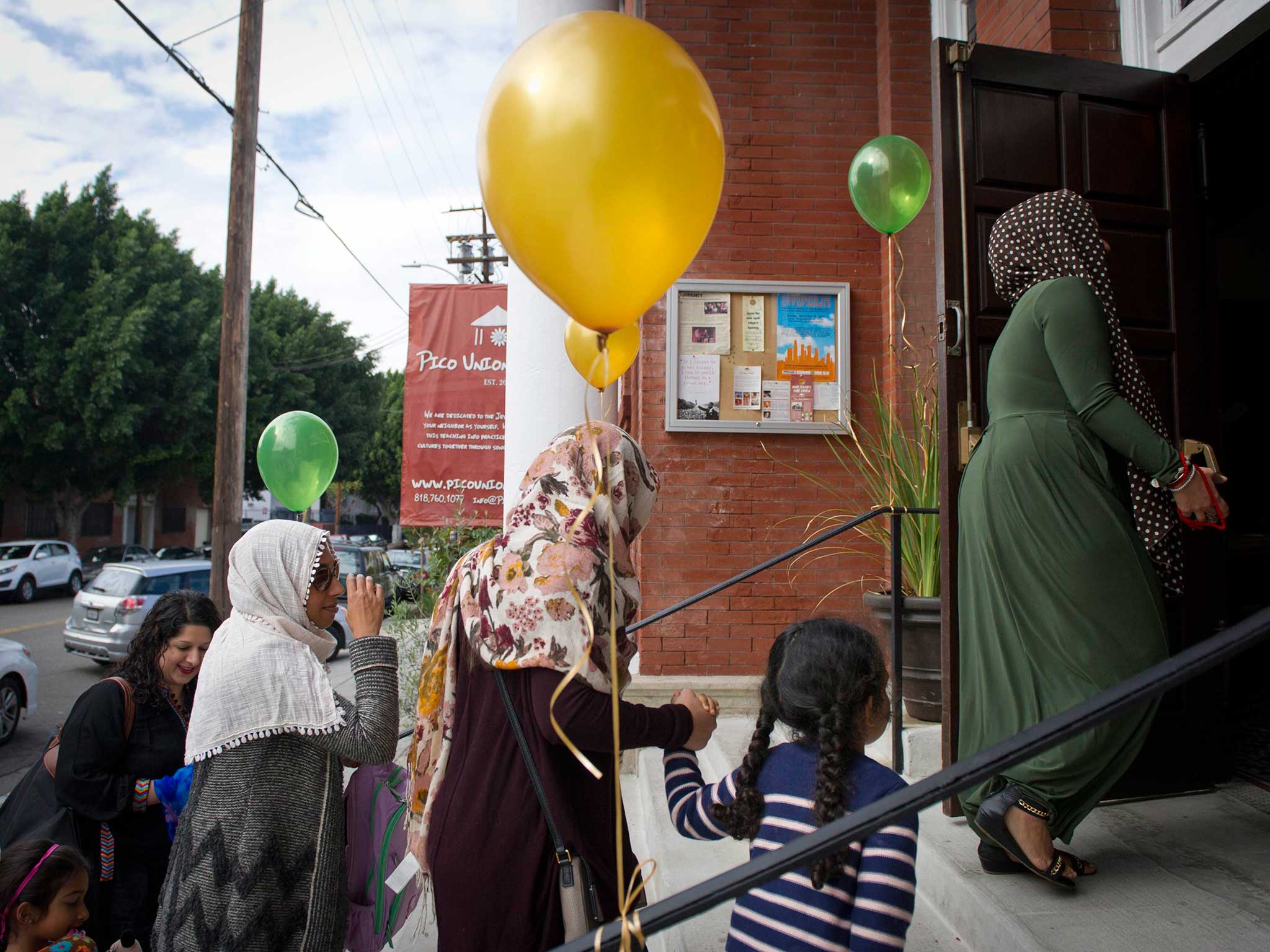 Women arriving at the mosque
