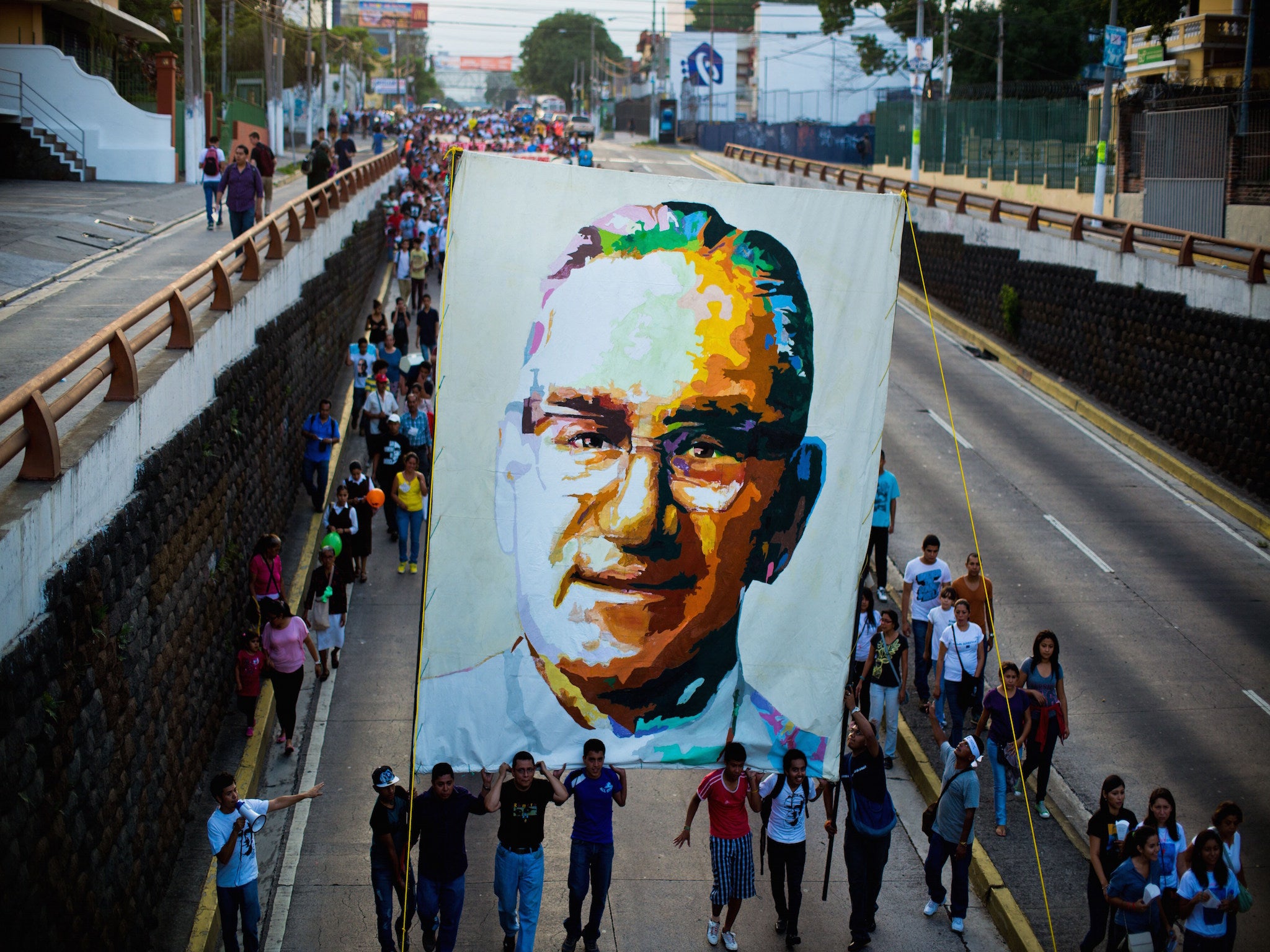 People march in San Salvador on March 22, 2014 during the commemoration of the 33th anniversary of the murder of Oscar Romero