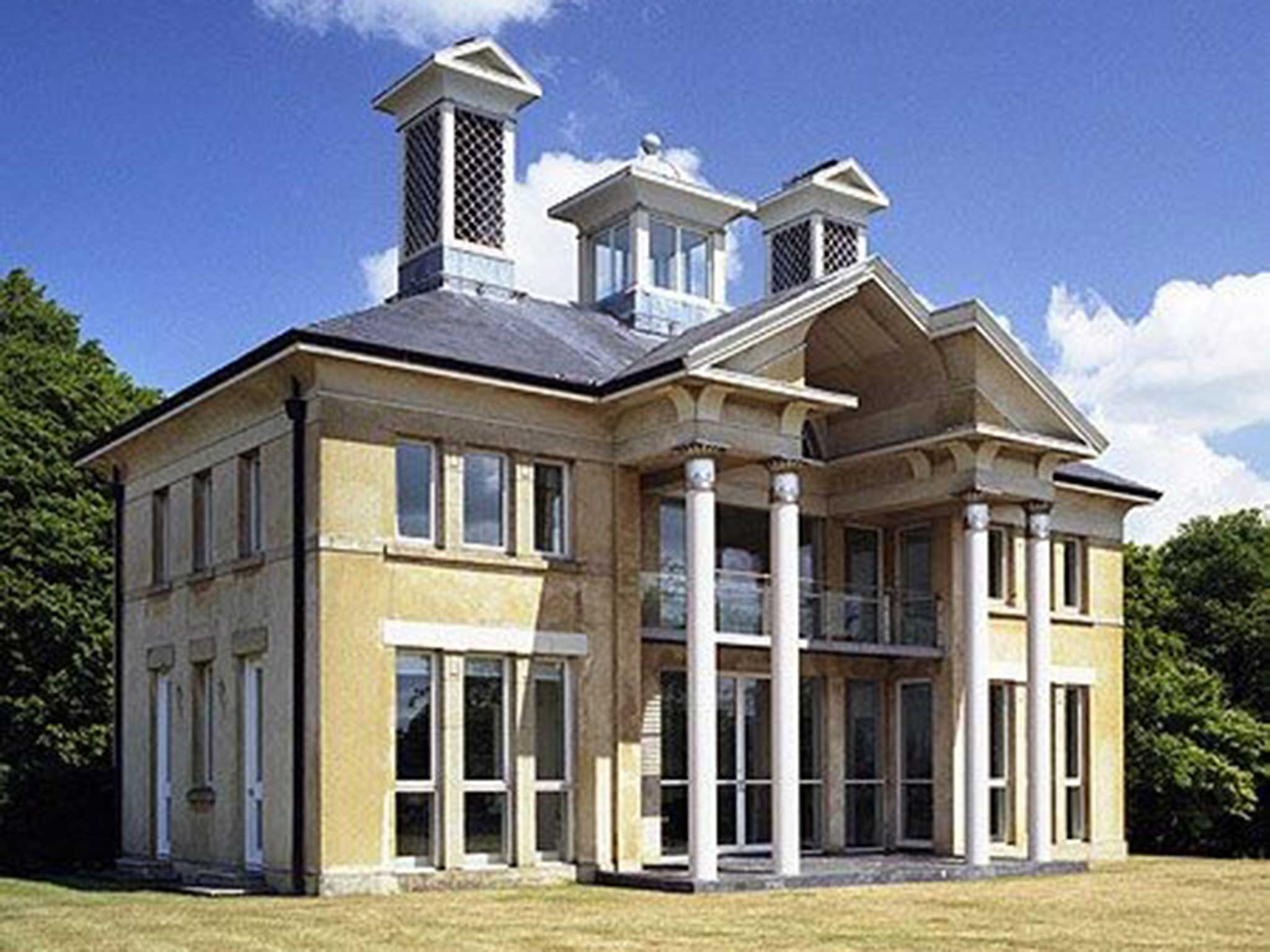 The steroidally classical Solar House in Sussex