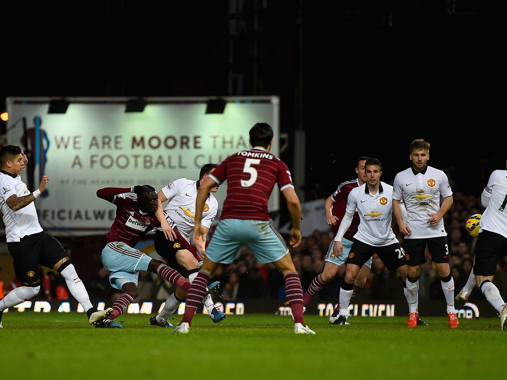 Cheikhou Kouyate scores the opening goal