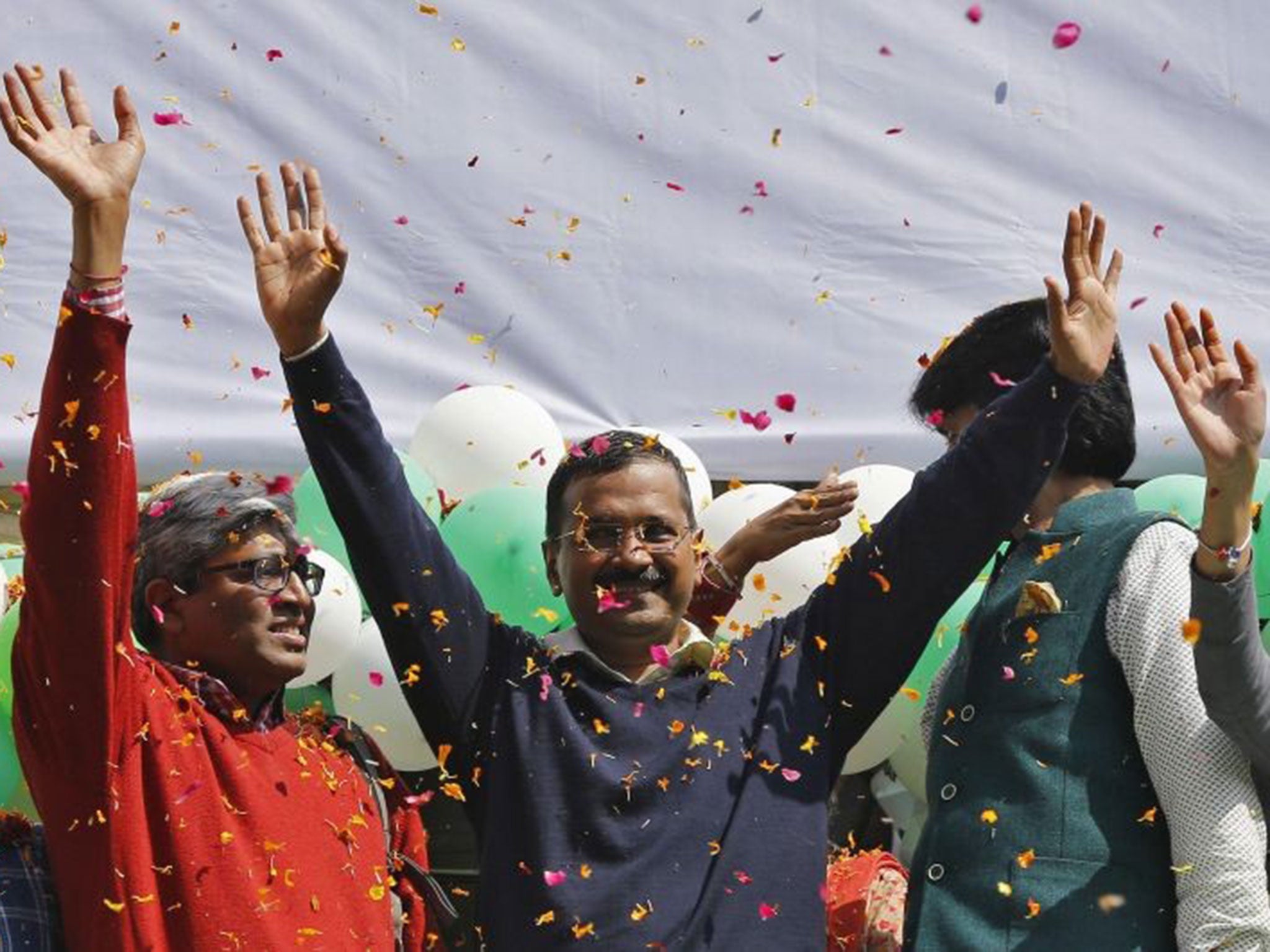 Arvind Kejriwal (C) waves to his supporters in New Delhi February 10, 2015.