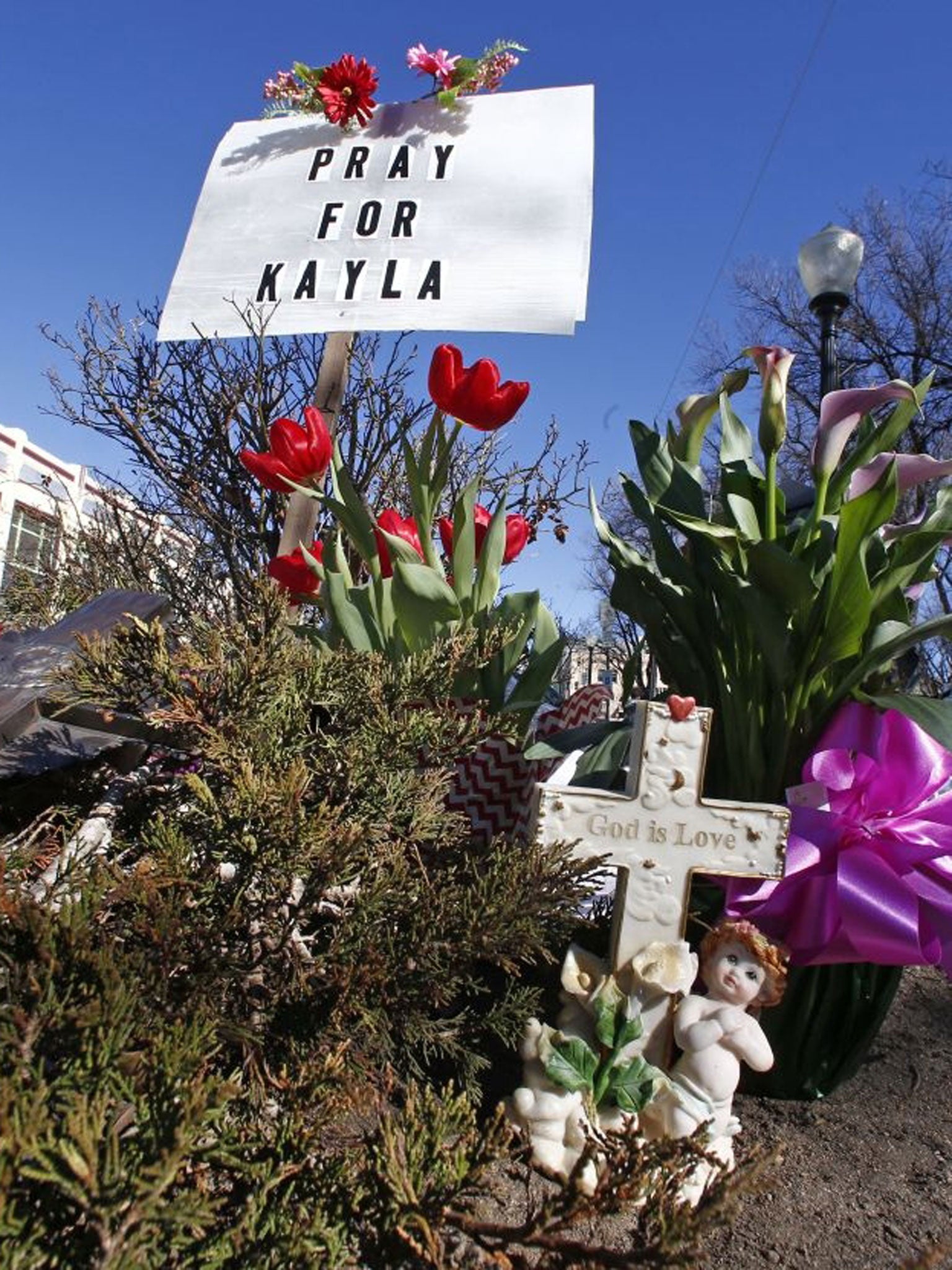 A memorial in honor of Kayla Mueller in Prescott, Arizona. (Image: AP)