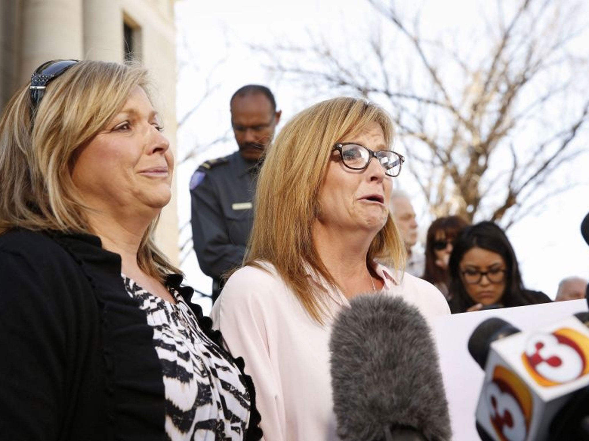 Terri Crippes (L) and Lori Lyon, the aunts of Kayla Mueller, weep at a news conference where they gave a statement, in Prescott