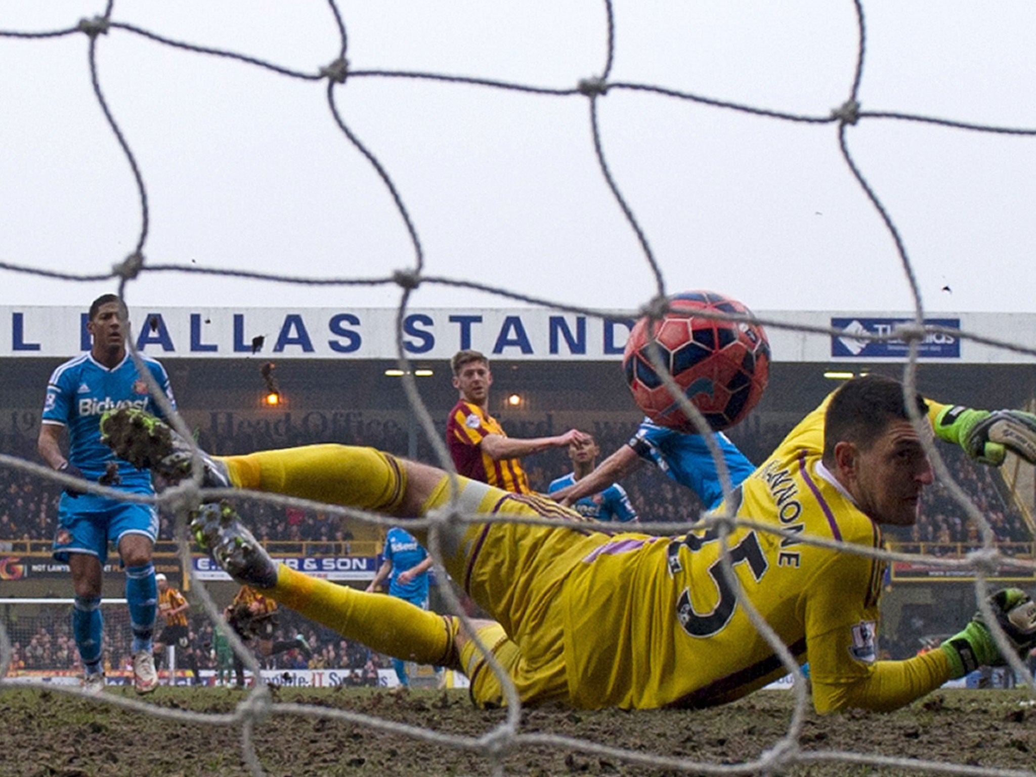 Jon Stead puts Bradford 2-0 up