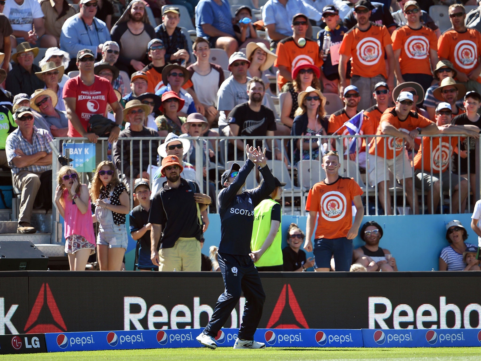 Hamish Gardiner prepares to take a catch to dismiss Luke Ronchi