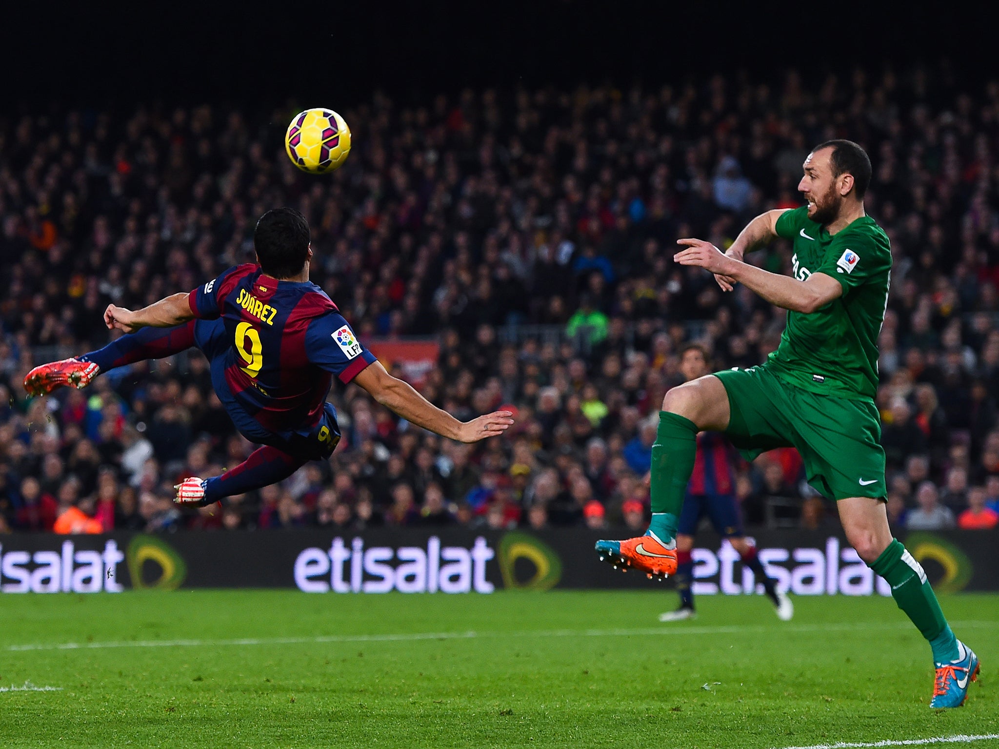 Luis Suarez scores a stunning goal for Barcelona