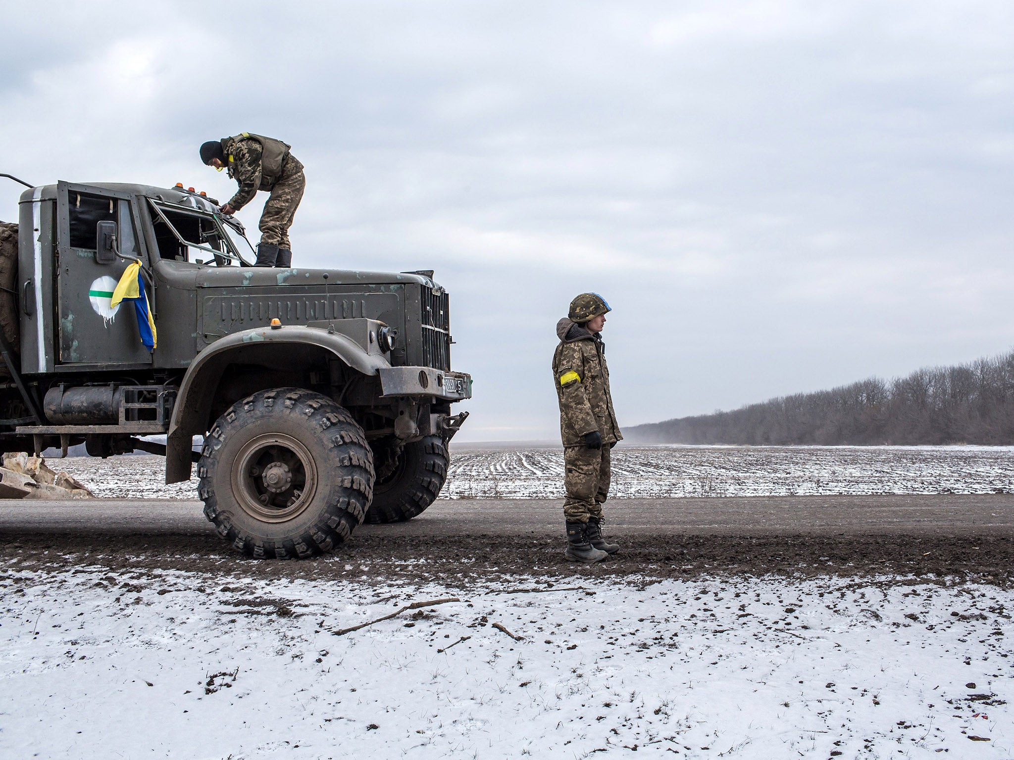 Ukrainian soldiers repair the bullet-shattered windshield of their truck as their withdraw from the strategic town of Debaltseve (Getty Images)