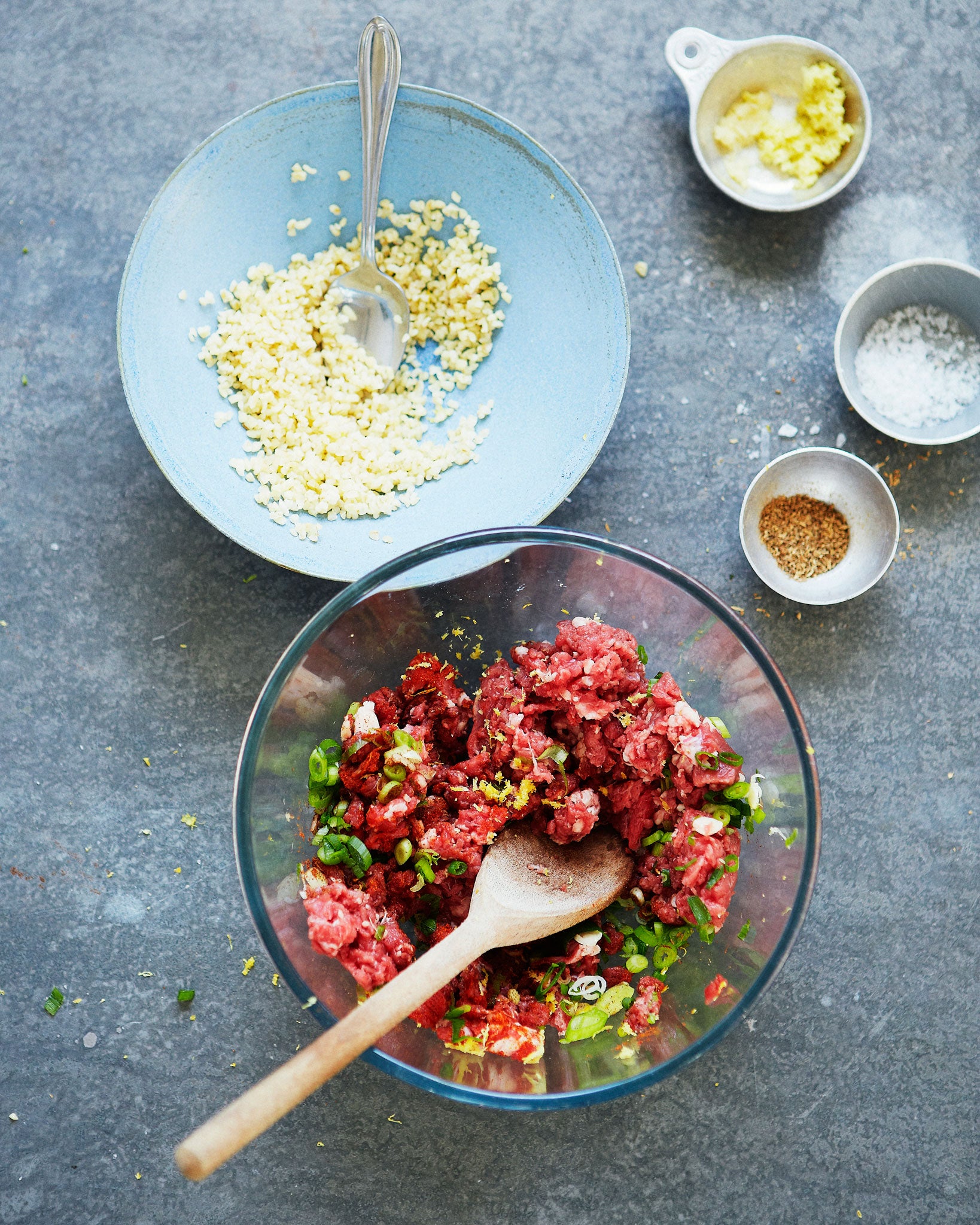 Preparations for the spicy lamb meatballs