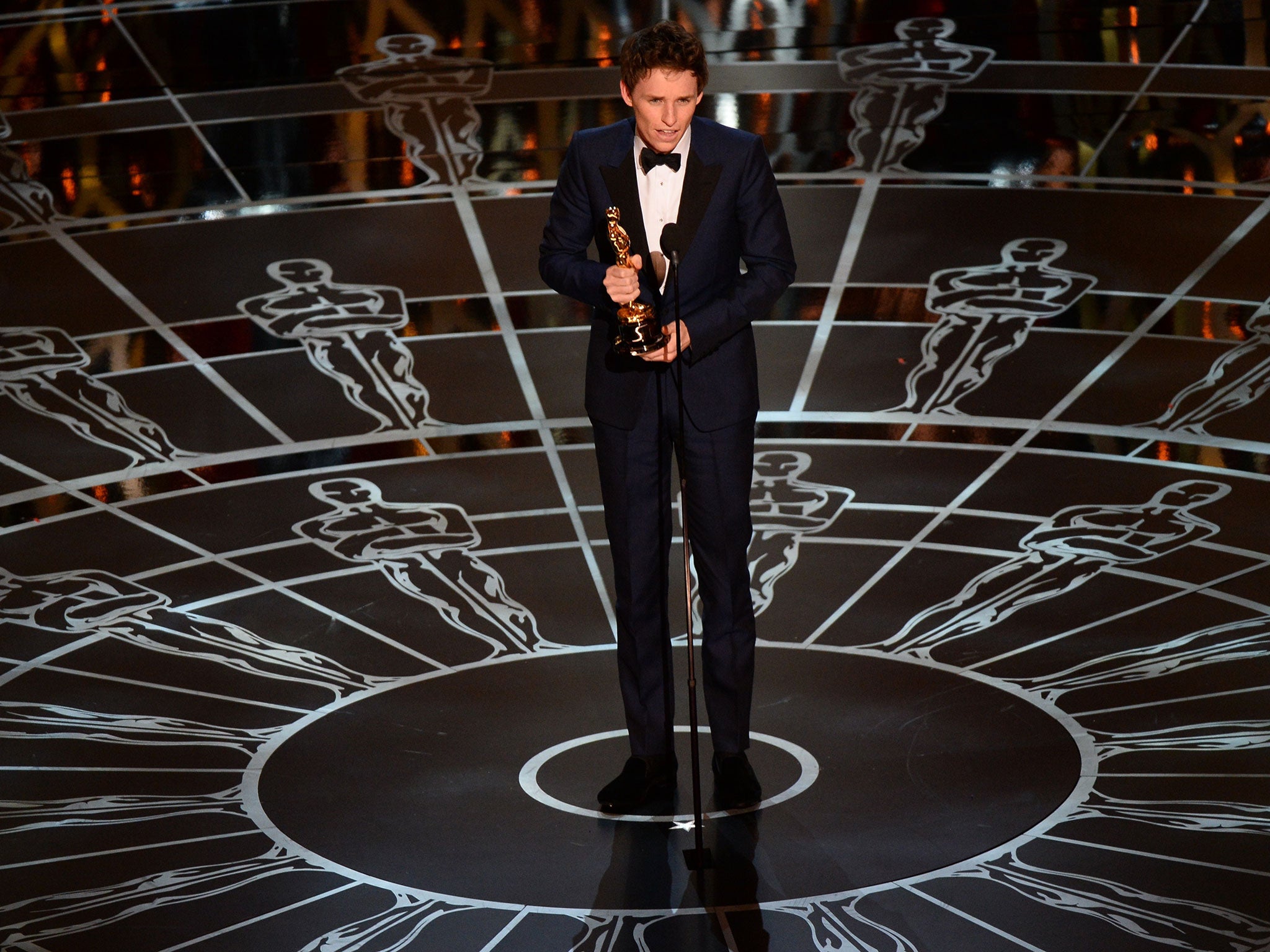 Eddie Redmayne picks up his award for Best Actor (Robyn Beck AFP)