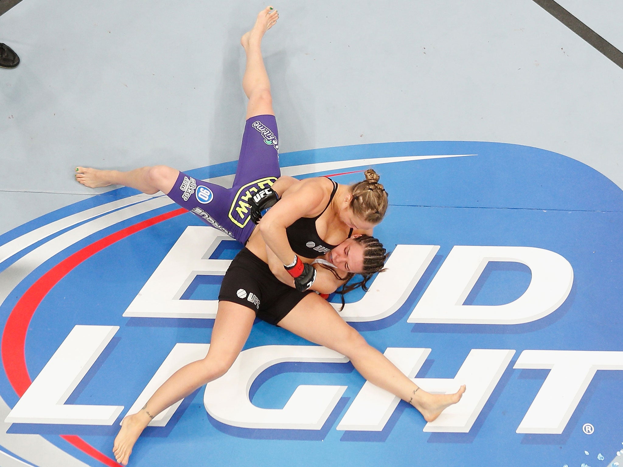 Ronda Rousey takes down Alexis Davis