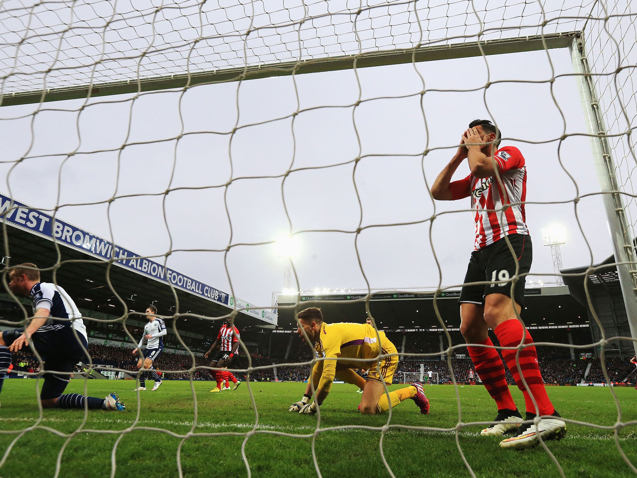 Graziano Pelle reacts after missing a late chance for Southampton