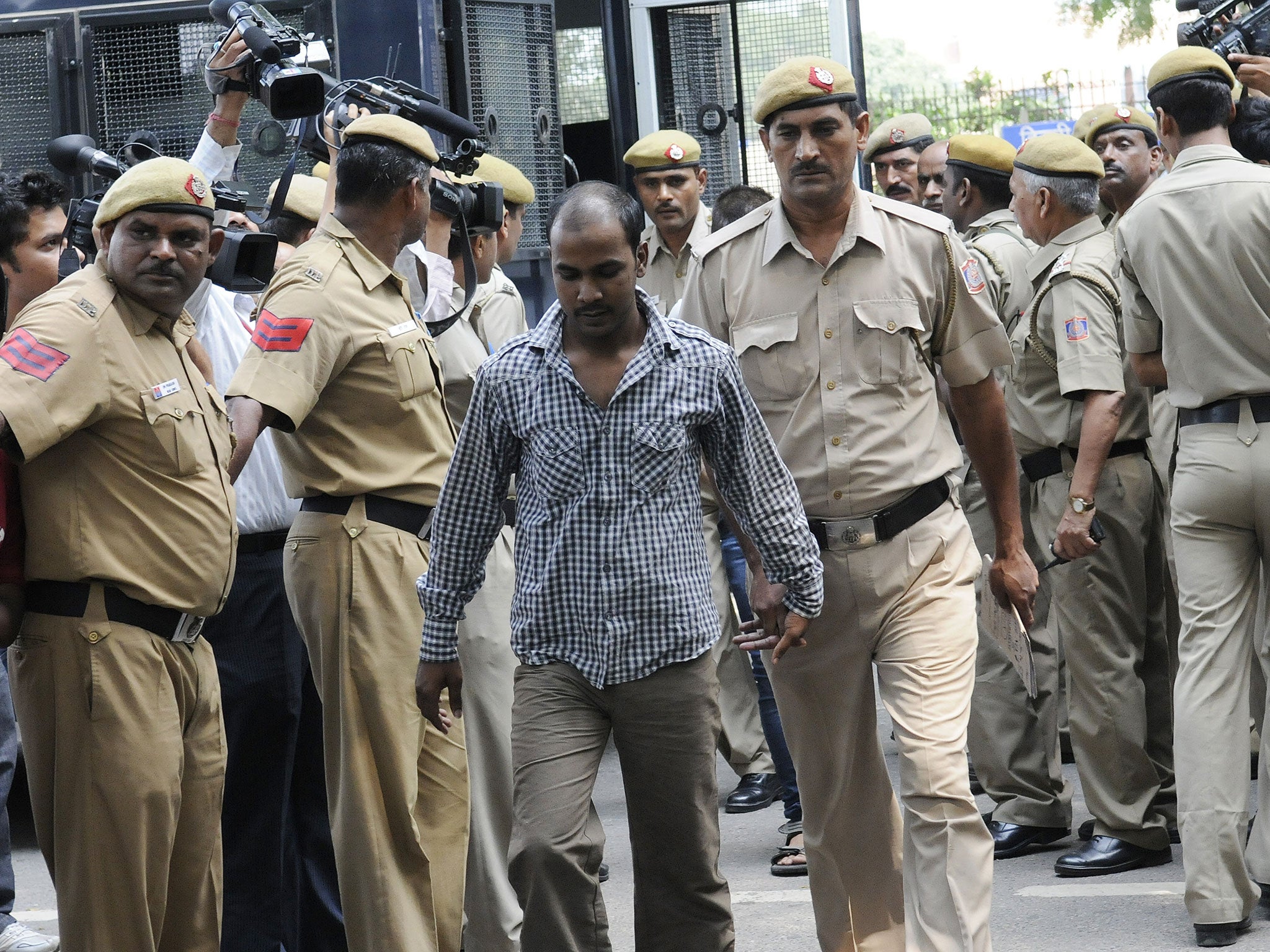 Delhi bus gang rape accused Mukesh Singh brought to Delhi High Court under high security for hearing in New Delhi, 2013