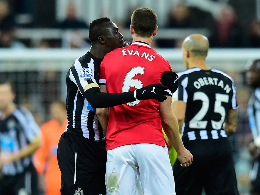 Papiss Cisse appears to spit at Jonny Evans