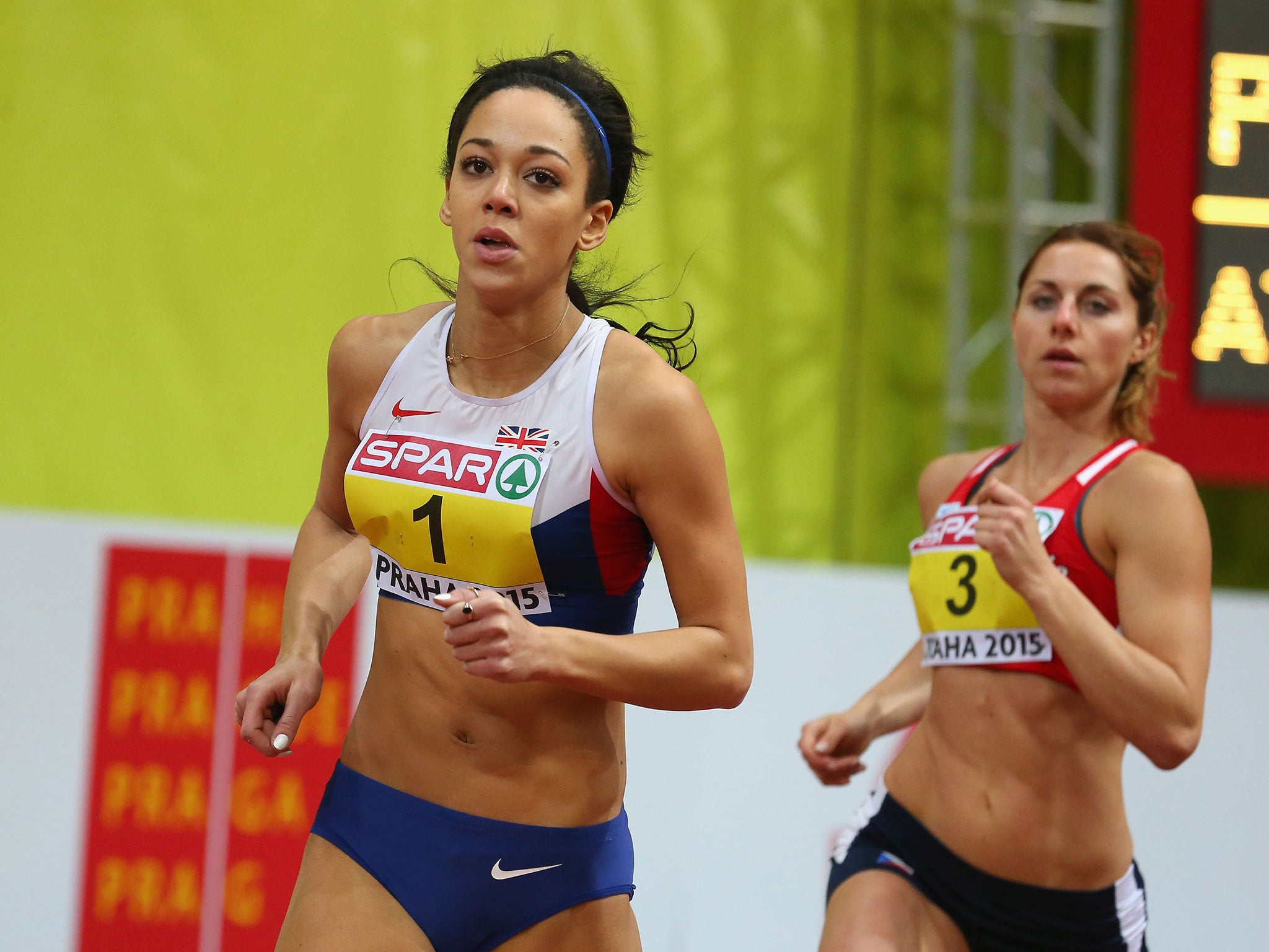 Johnson-Thompson on her way to 800m victory