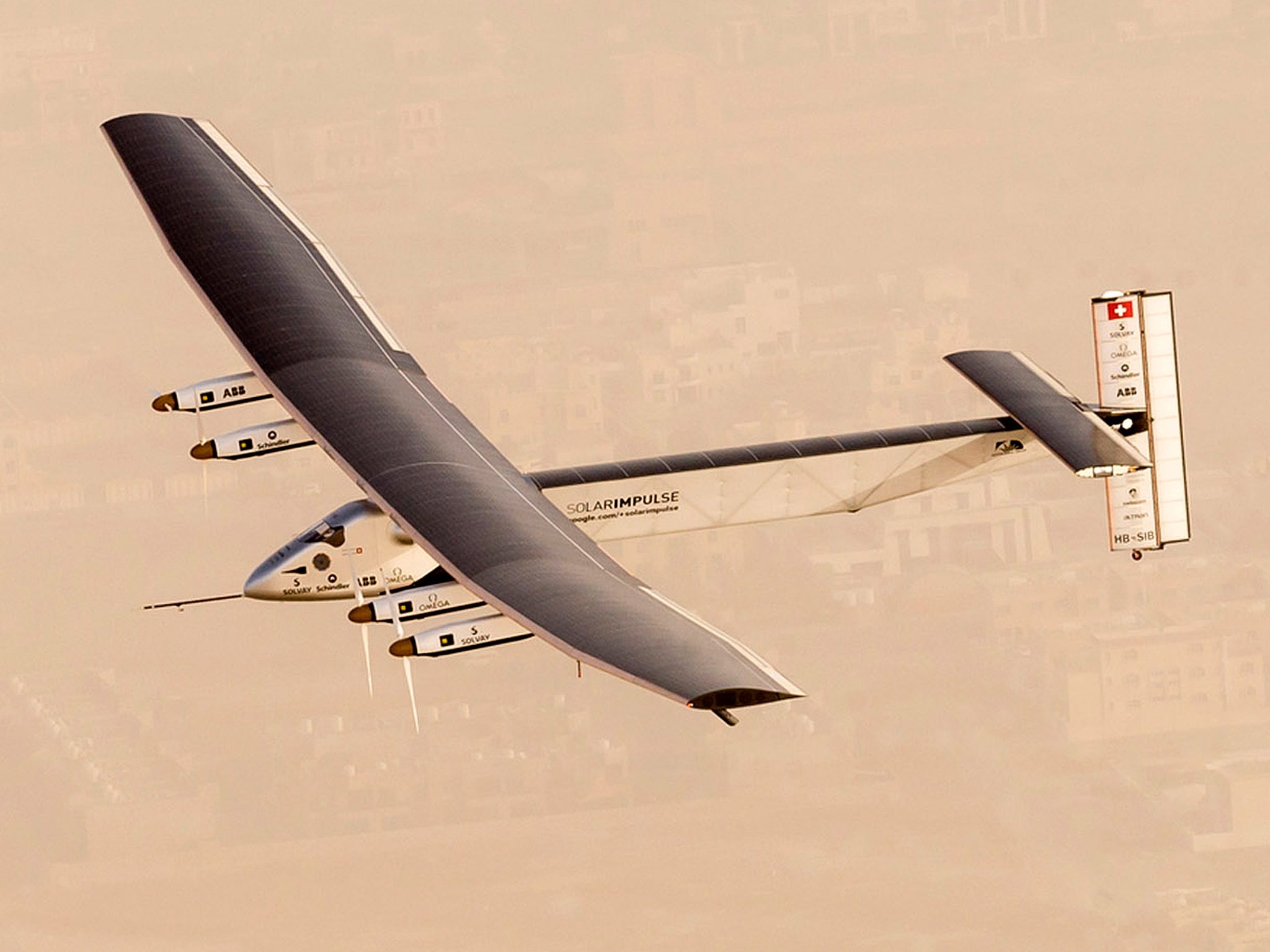 The Solar Impulse 2 flies over Sheikh Zayed mosque after taking off from al-Bateen airport in Abu Dhabi as it heads to Muscat on March 9, 2015, in the first attempt to fly around the world in a plane using solar energy