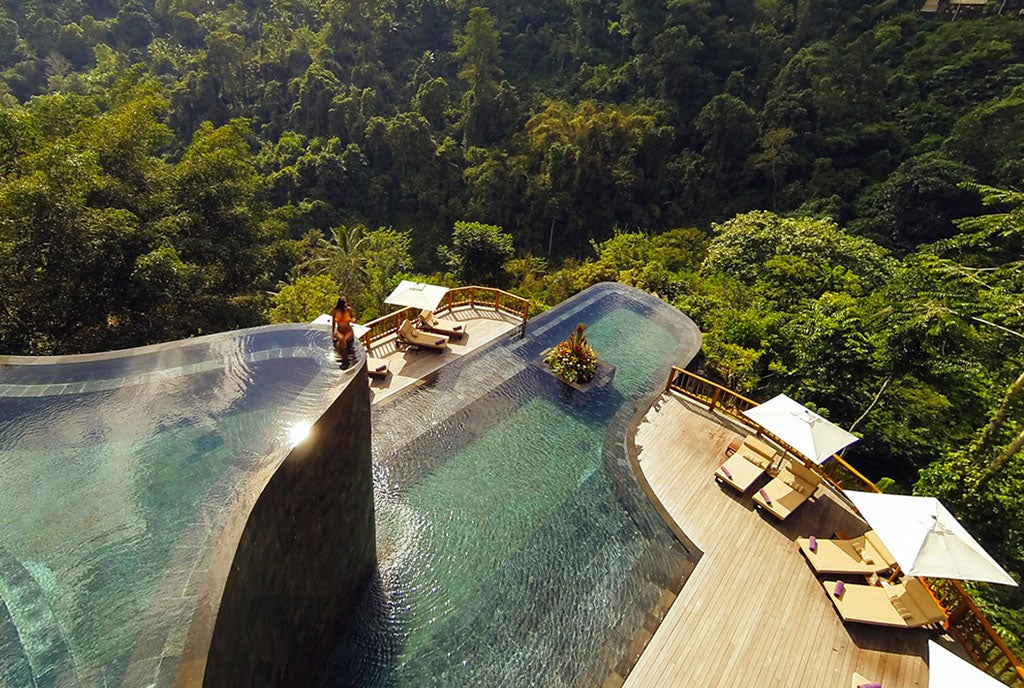 Showing other pools how it’s done, Ubud Hanging Gardens has something really special. As well as each of the 38 thatched roof suites having their own private infinity pools, the most sublime aspect of the resort is the two-level infinity pool which perche