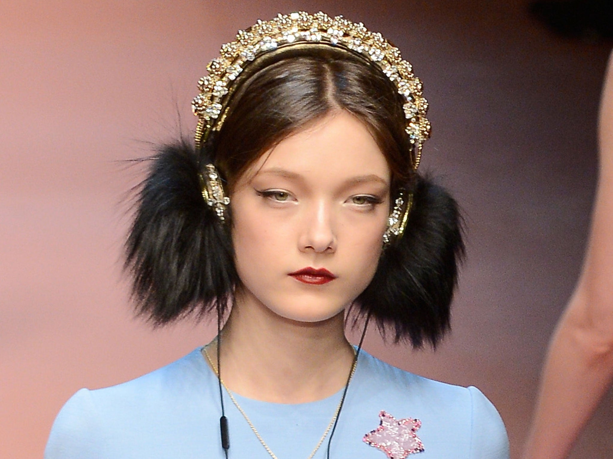 Embellished headphone on the Dolce &amp; Gabbana's autumn/winter 2015 catwalk
