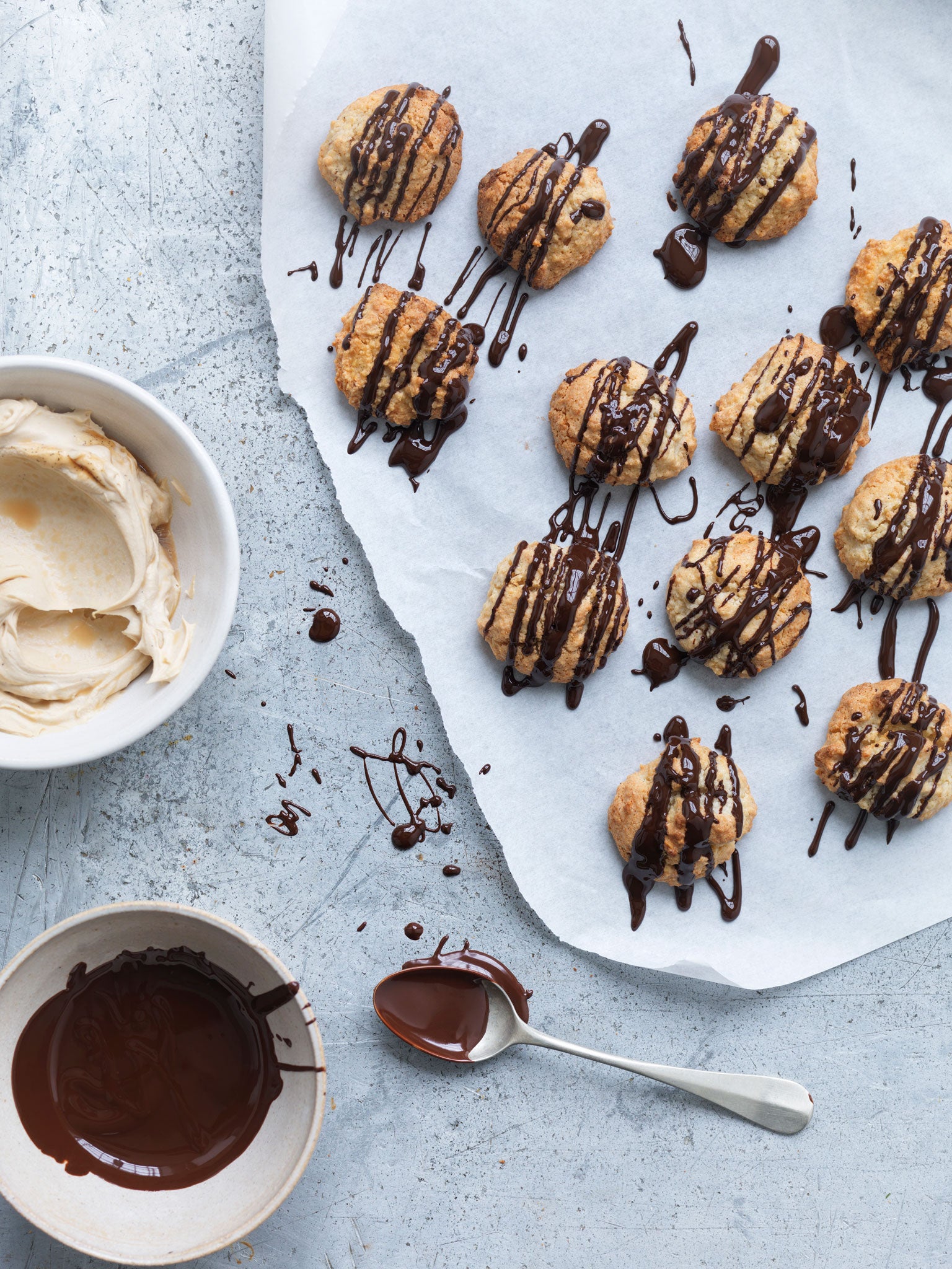 Hazelnut macaroons with coffee mascarpone