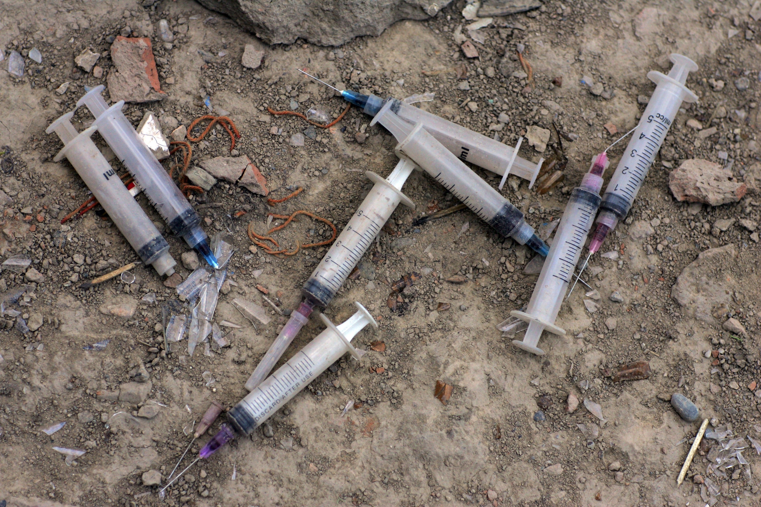 Professor Martin Schechter argues that the illicit use of heroin increases the danger of death