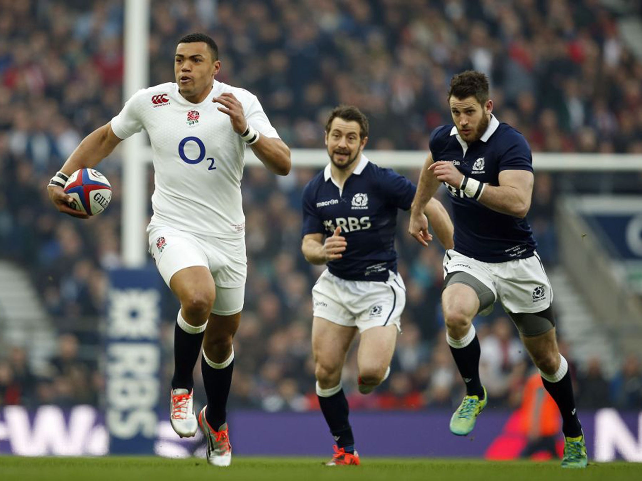 Failed to trust his left-hand pass in first minute, butchering a try. Not hitting the heights of last year but offers a physical threat.