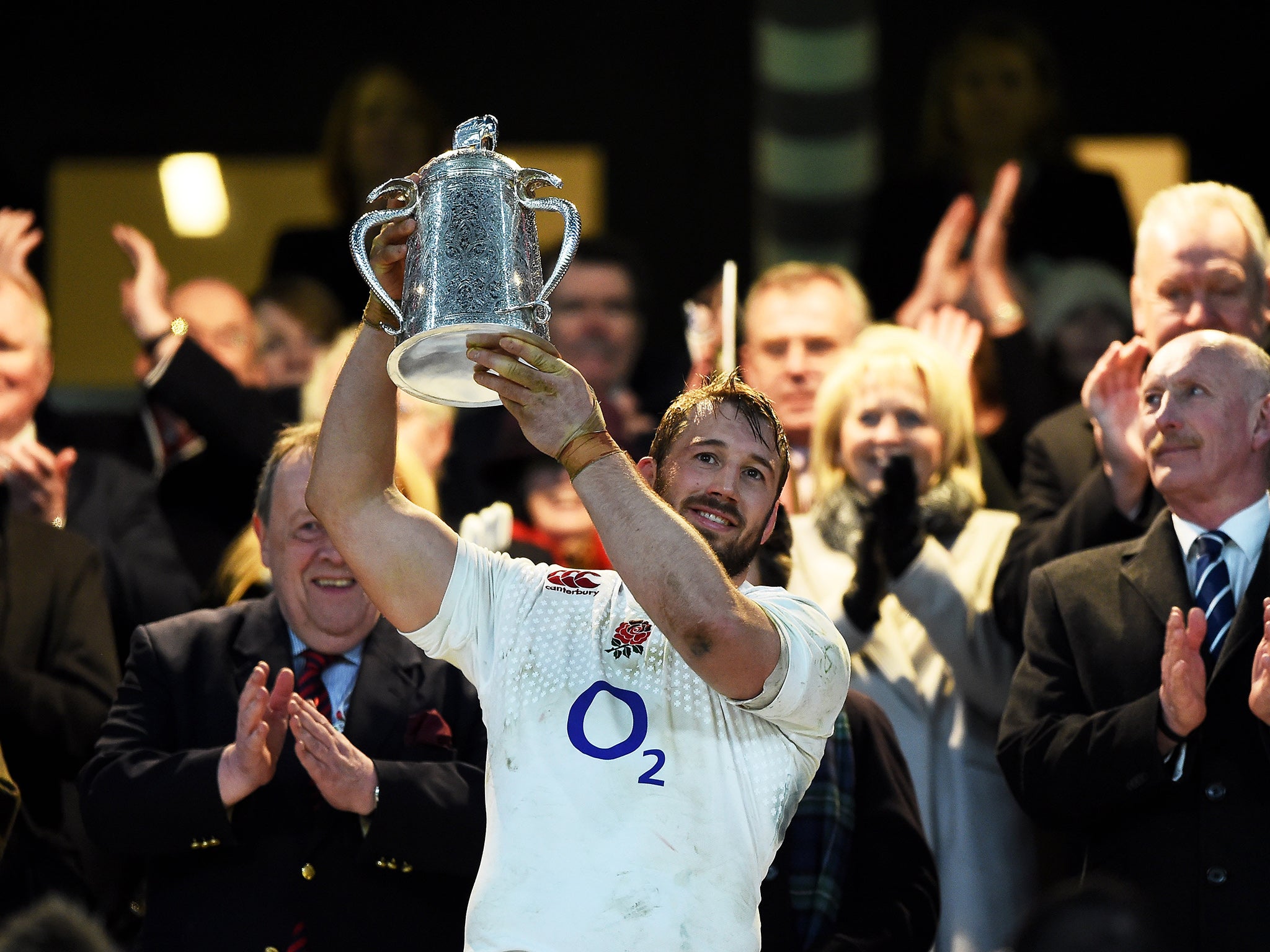 Chris Robshaw raises the Calcutta Cup