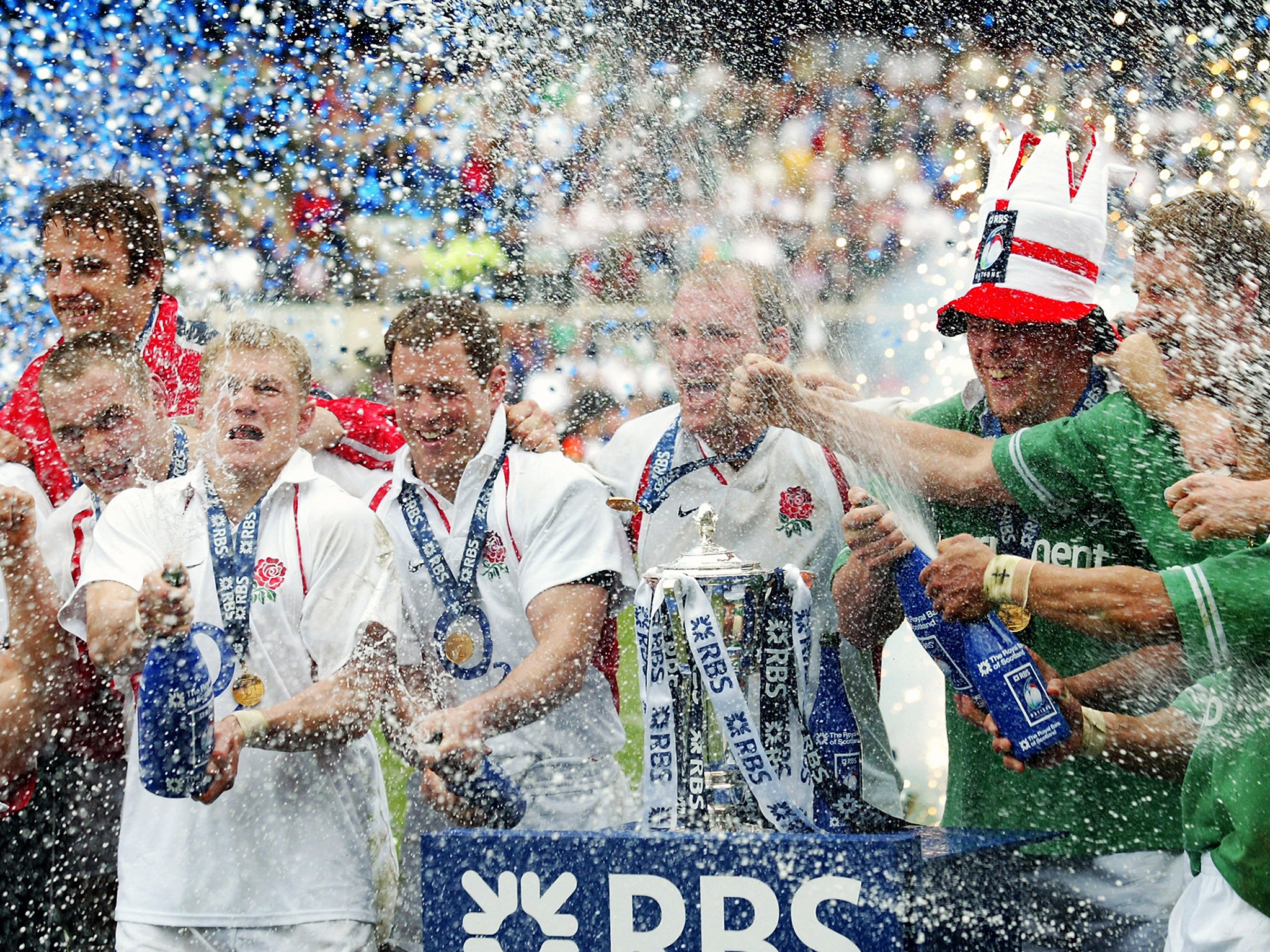 The England team celebrate after winning the RBS Six Nations Championship match between Ireland and England in 2003