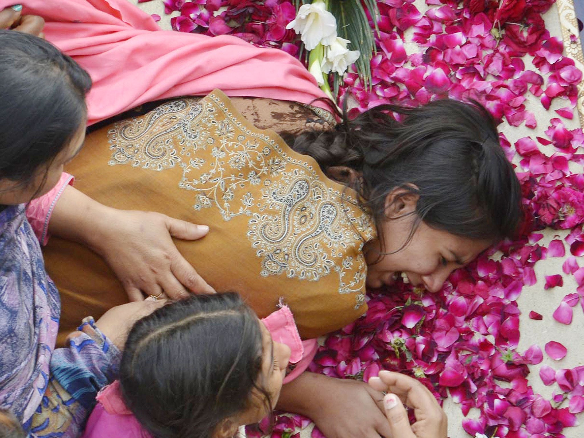 Pakistani Christians mourn over the coffin of the victim of a suicide bomb attack on a church in Lahore.