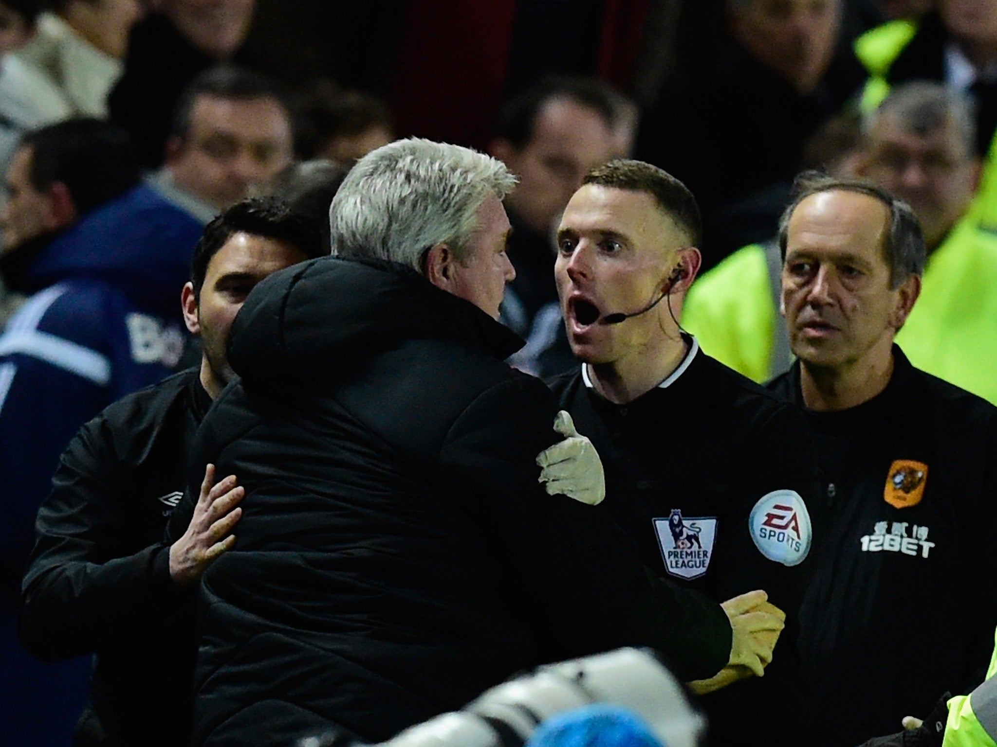 Did a touchline spat show that Bruce is feeling the pressure? (Getty)