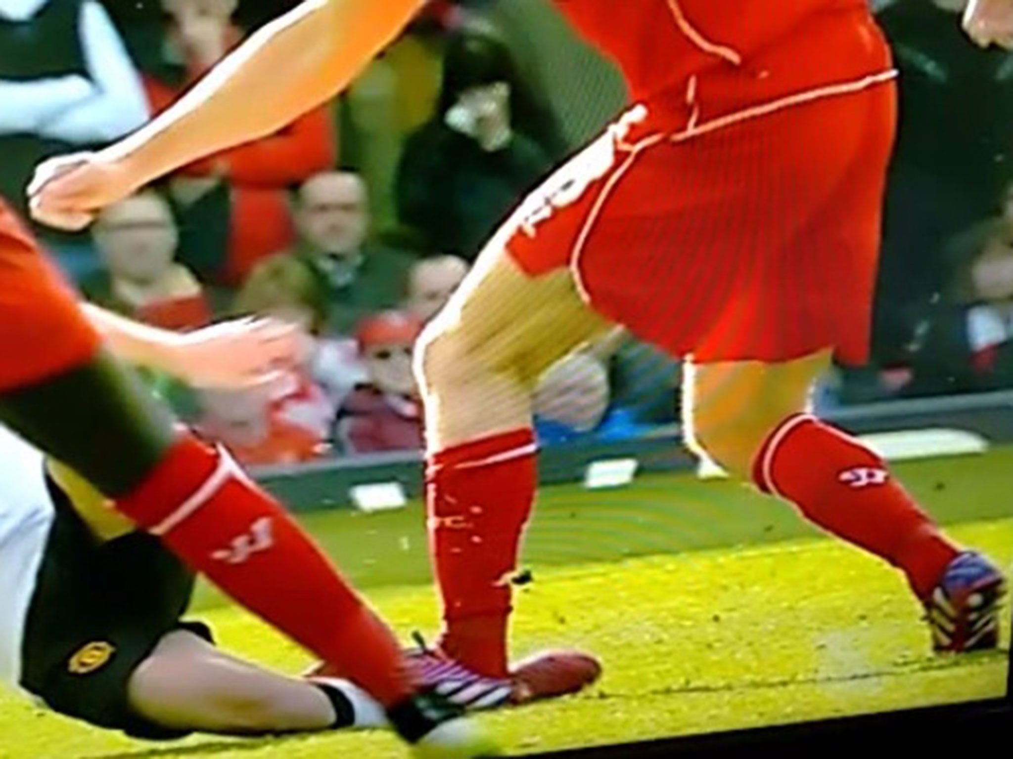 Steven Gerrard stamps on Ander Herrera