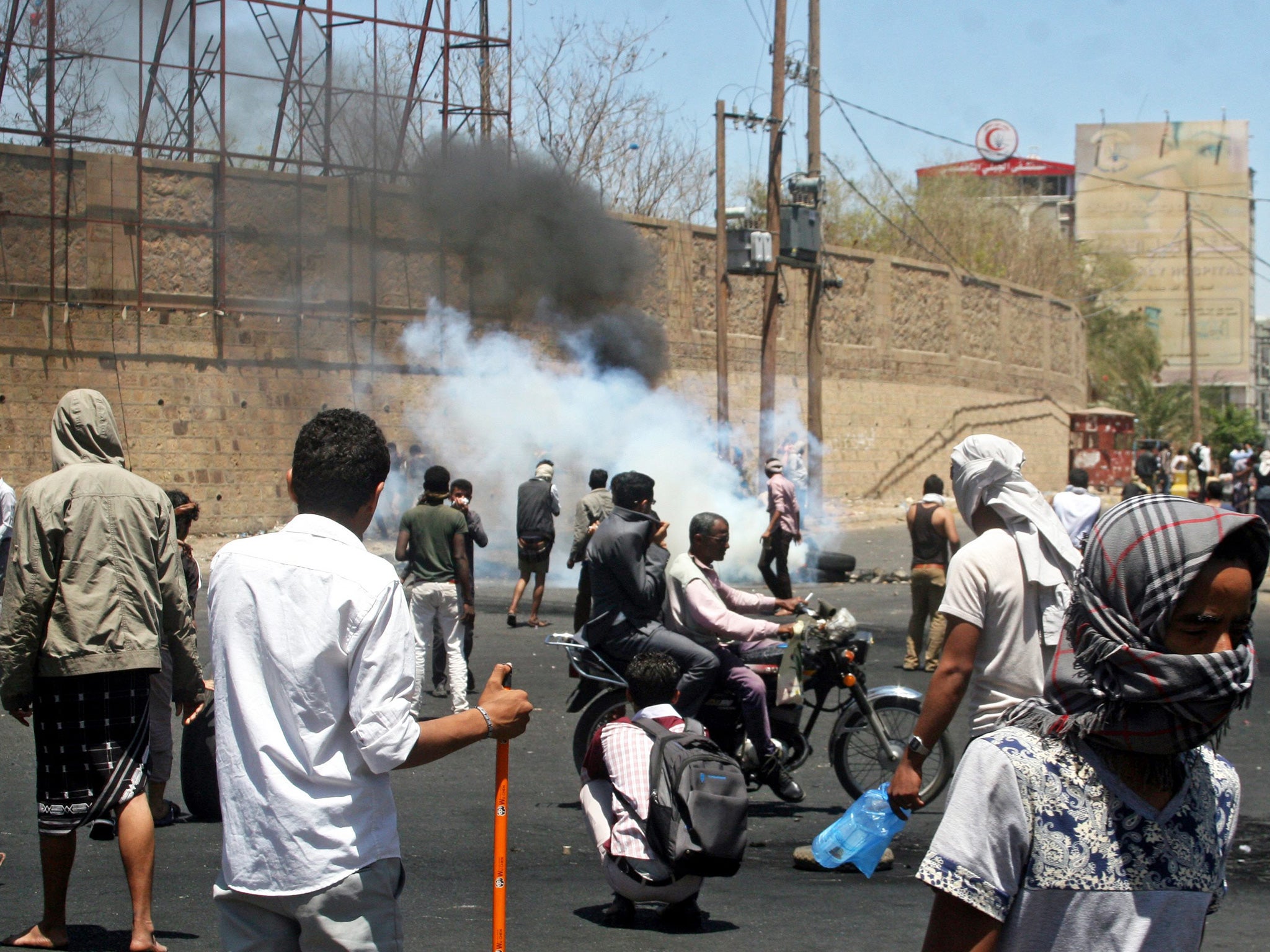 Yemeni protesters clash with Houthi militiamen