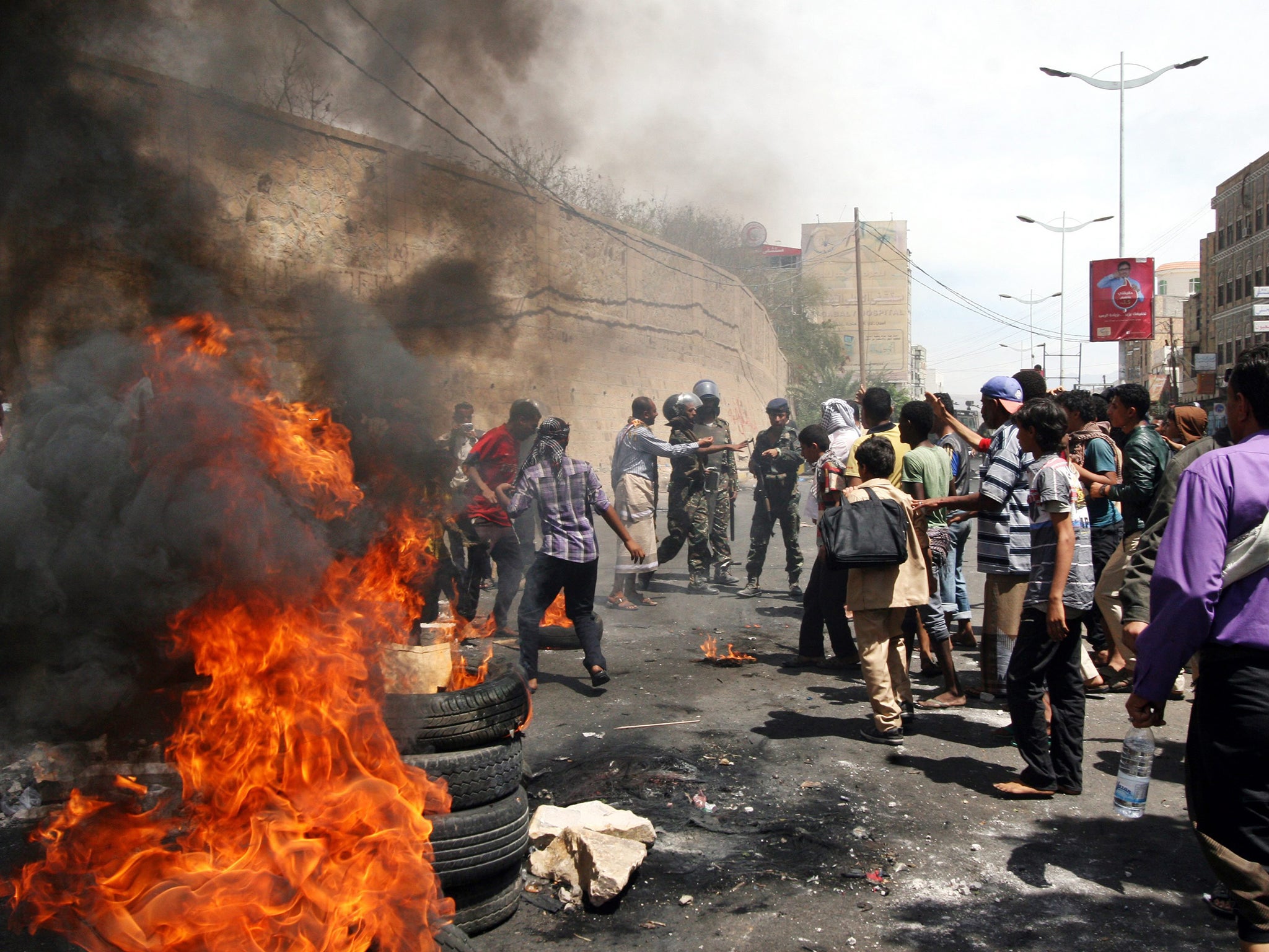 Yemeni demonstrators clashed on the streets following a protest against the Houthi takeover of several state facilities in the central city of Taiz, Yemen