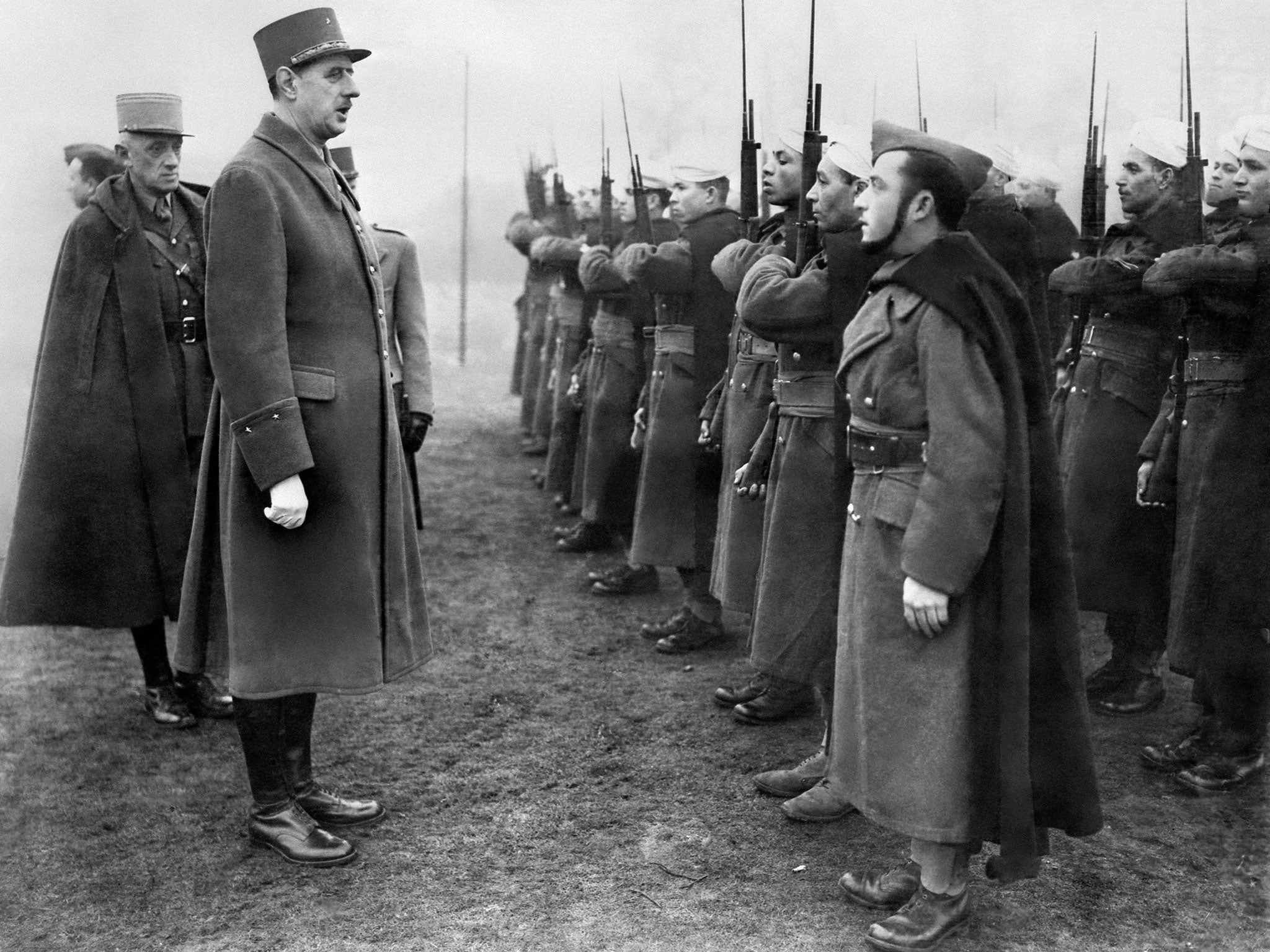 1941: Charles de Gaulle (C) inspects French colonial troops during during his visit of a military base in Great Britain