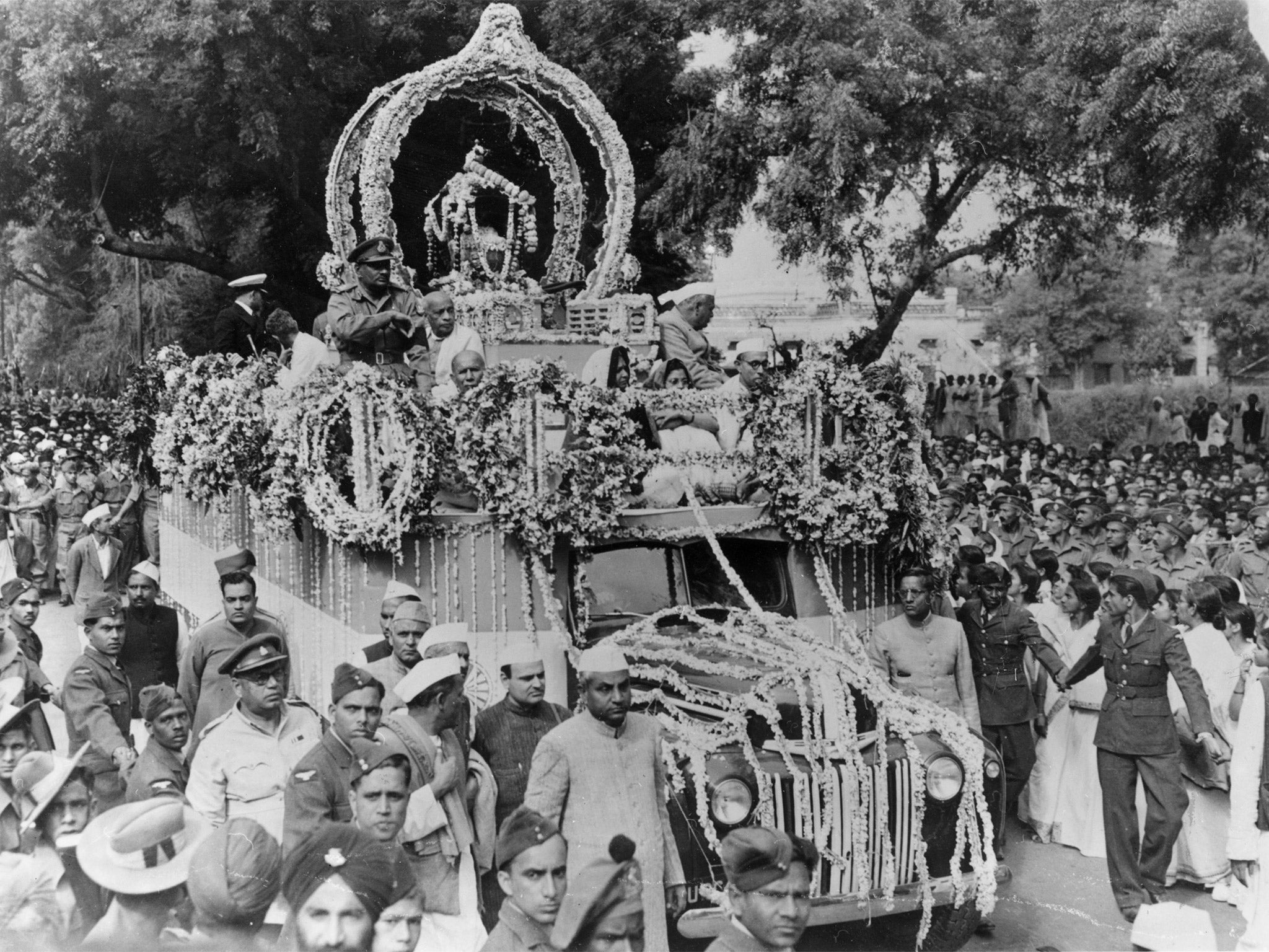 The ashes of Gandhi being carried through the streets of Allahabad in 1948 (Getty)