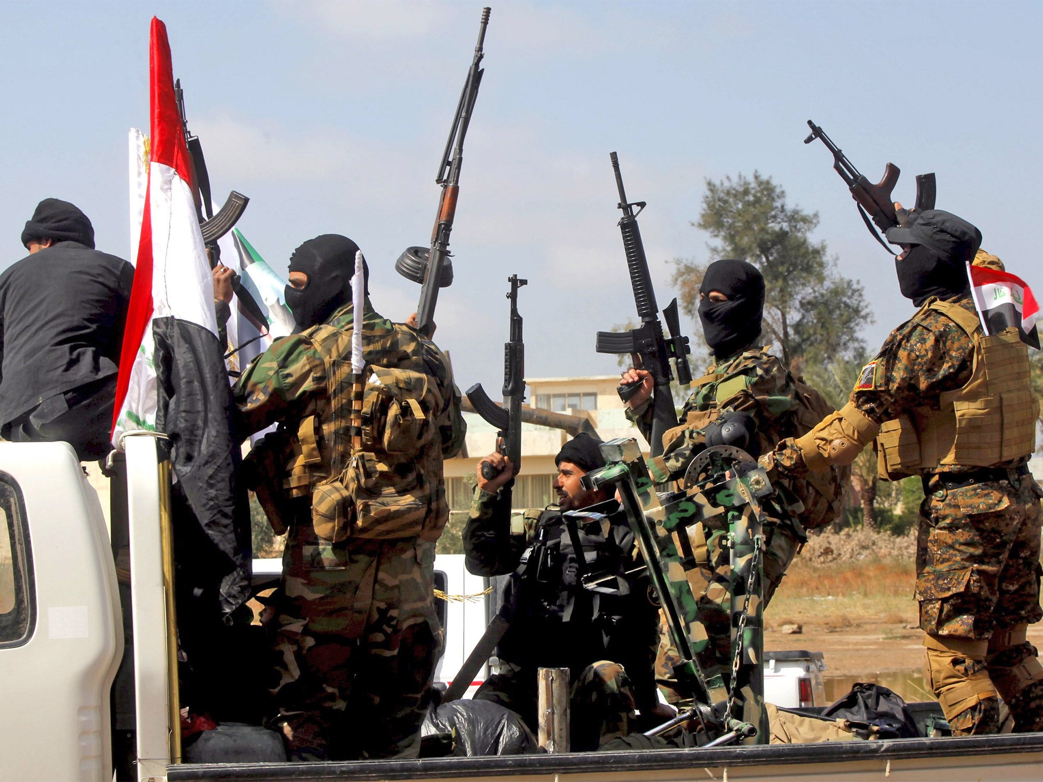 Shiite fighters heading to Tikrit to continue the offensive against Isis militants