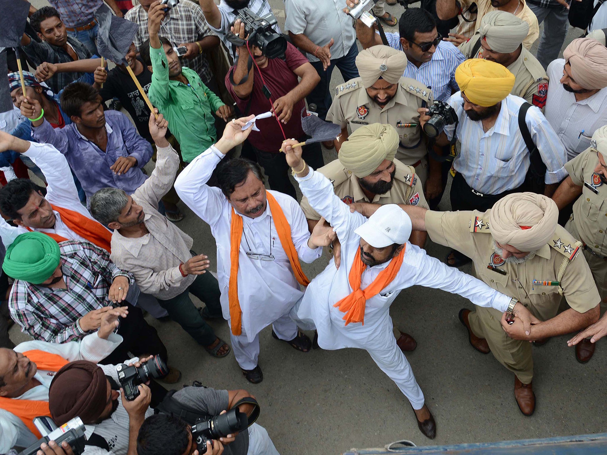 Duel in the crown: India is experiencing growing unrest, often fomented by reactionary Hindus in the Shiv Sena party