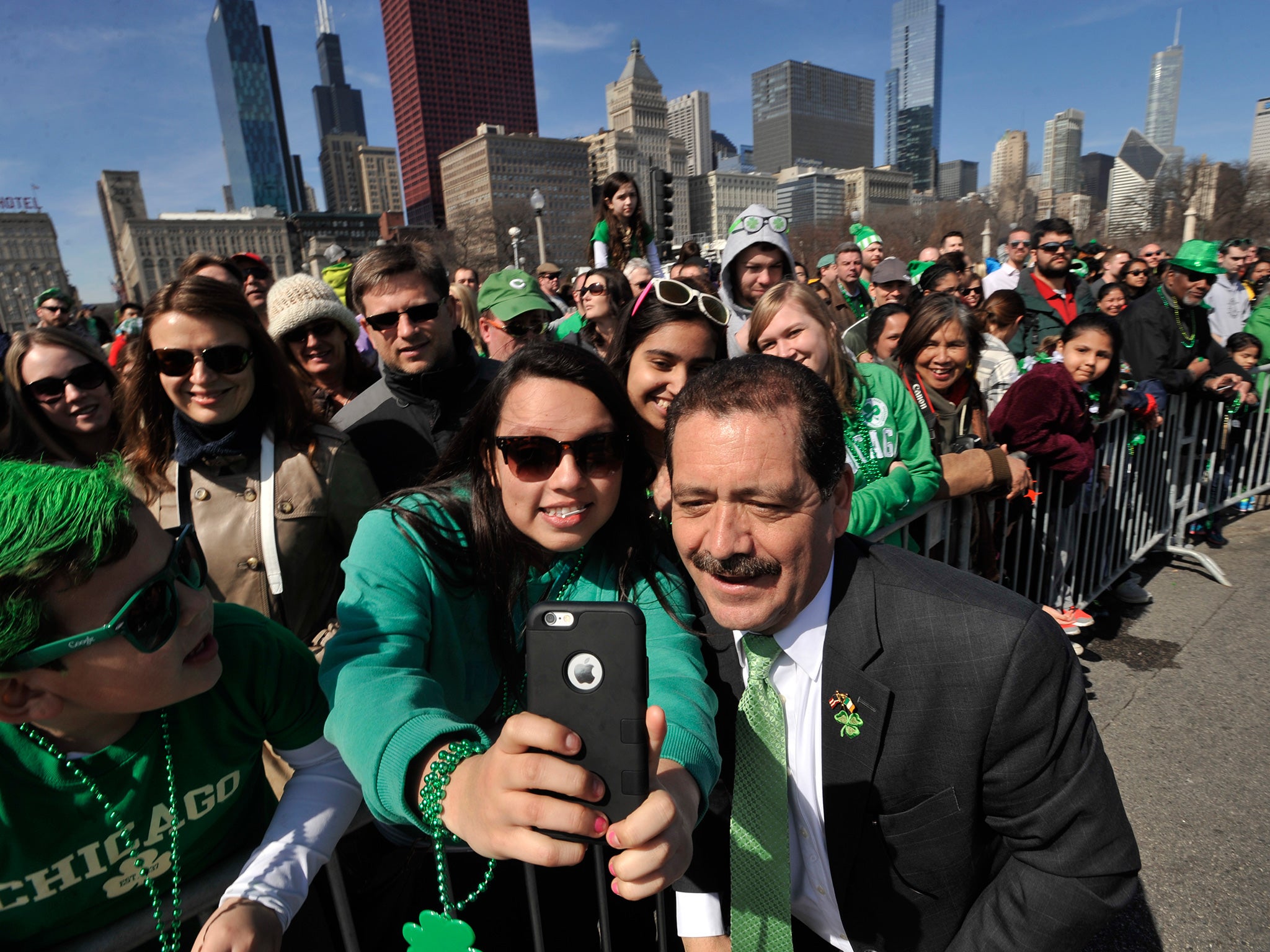 Jesus “Chuy” Garcia meets supporters in Chicago