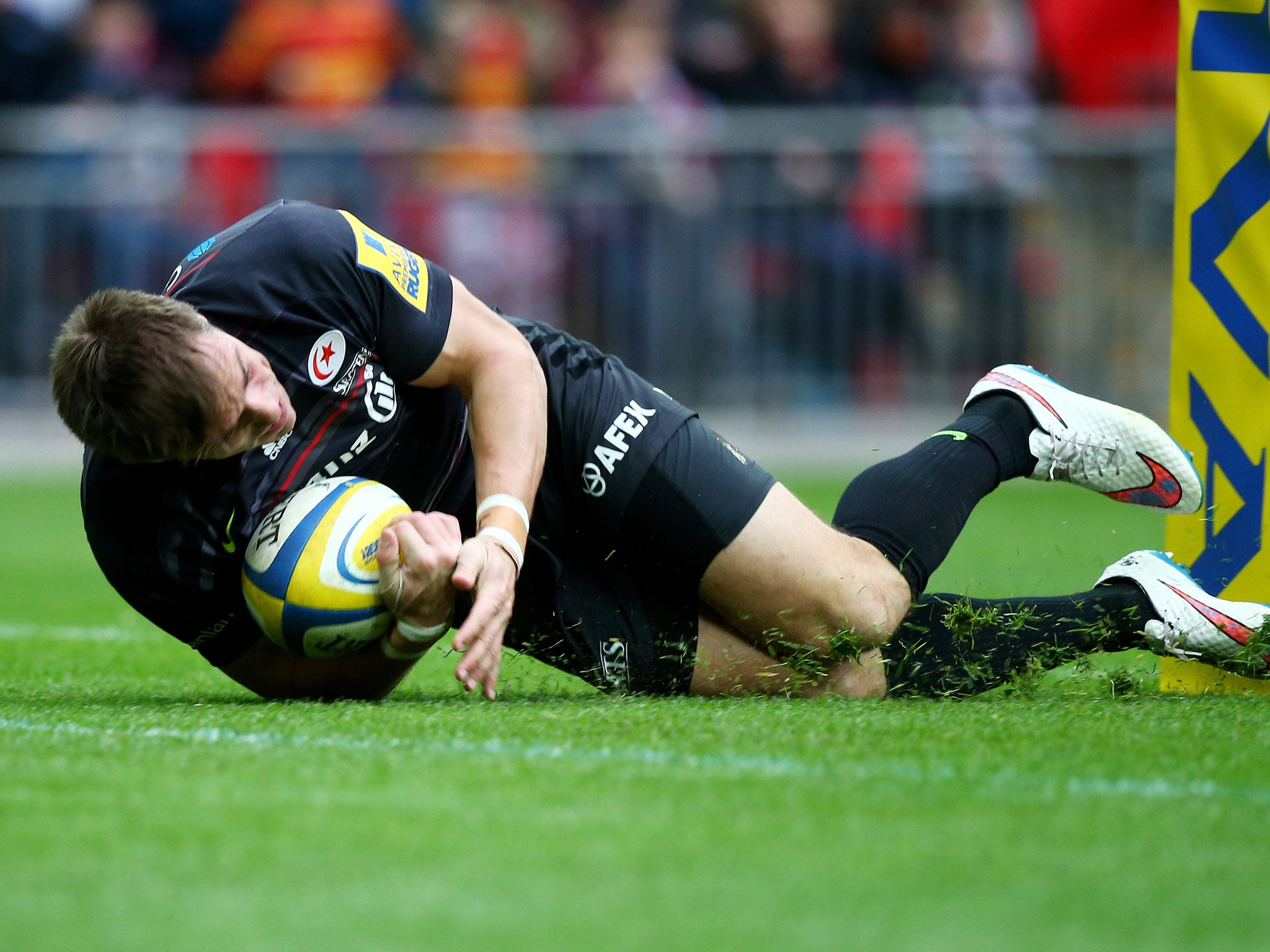 Chris Wyles scores his and Saracens' first try