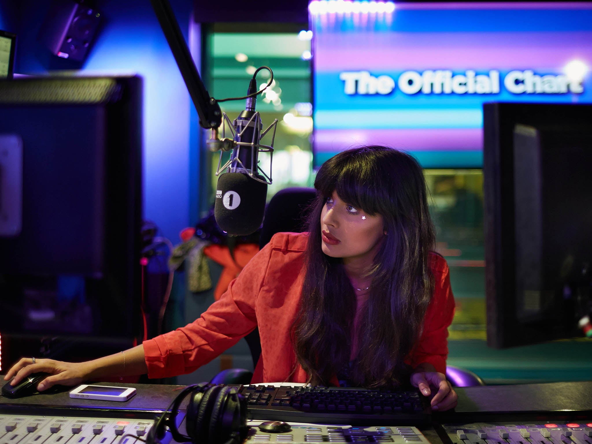 Jamila Jamil hosts her last show. The Radio 1 Chart Show is one of the most prestigious programmes that the station broadcasts. Jamila is leaving the show to travel and Clara Amro is taking over the hot-seat for the twice weekly show.