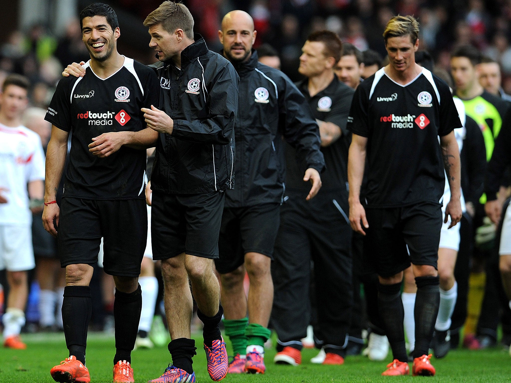 Steven Gerrard with Luis Suarez and Fernando Torres