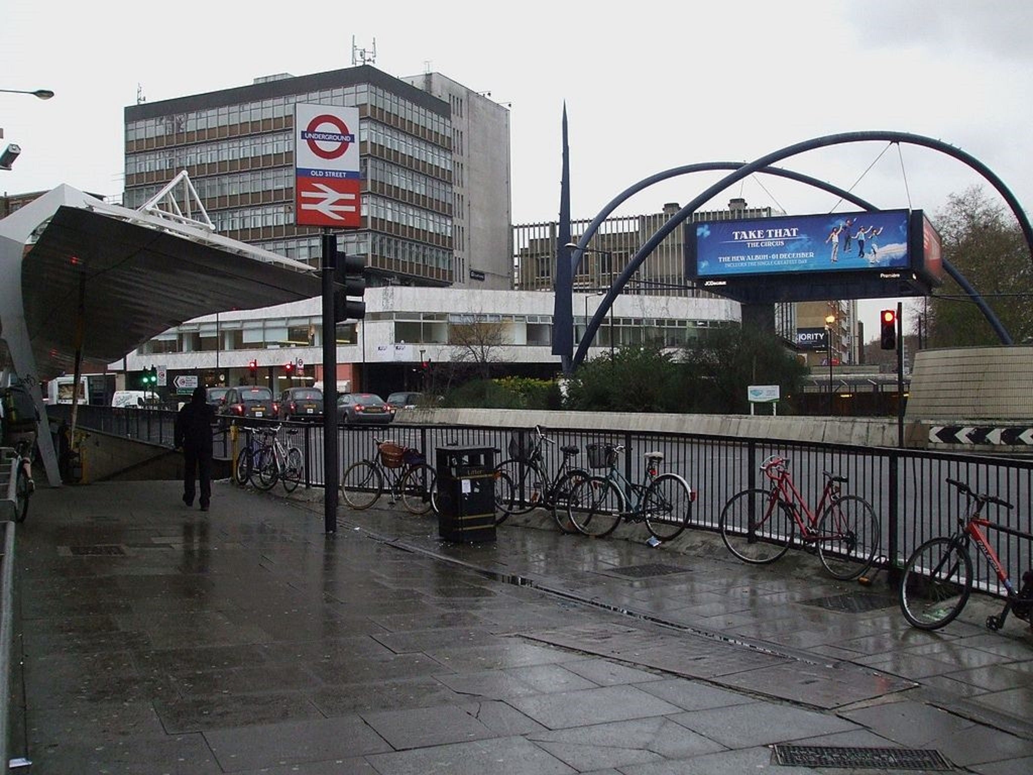 The tragic accident killing one sibling occurred on the tracks of Old Street station