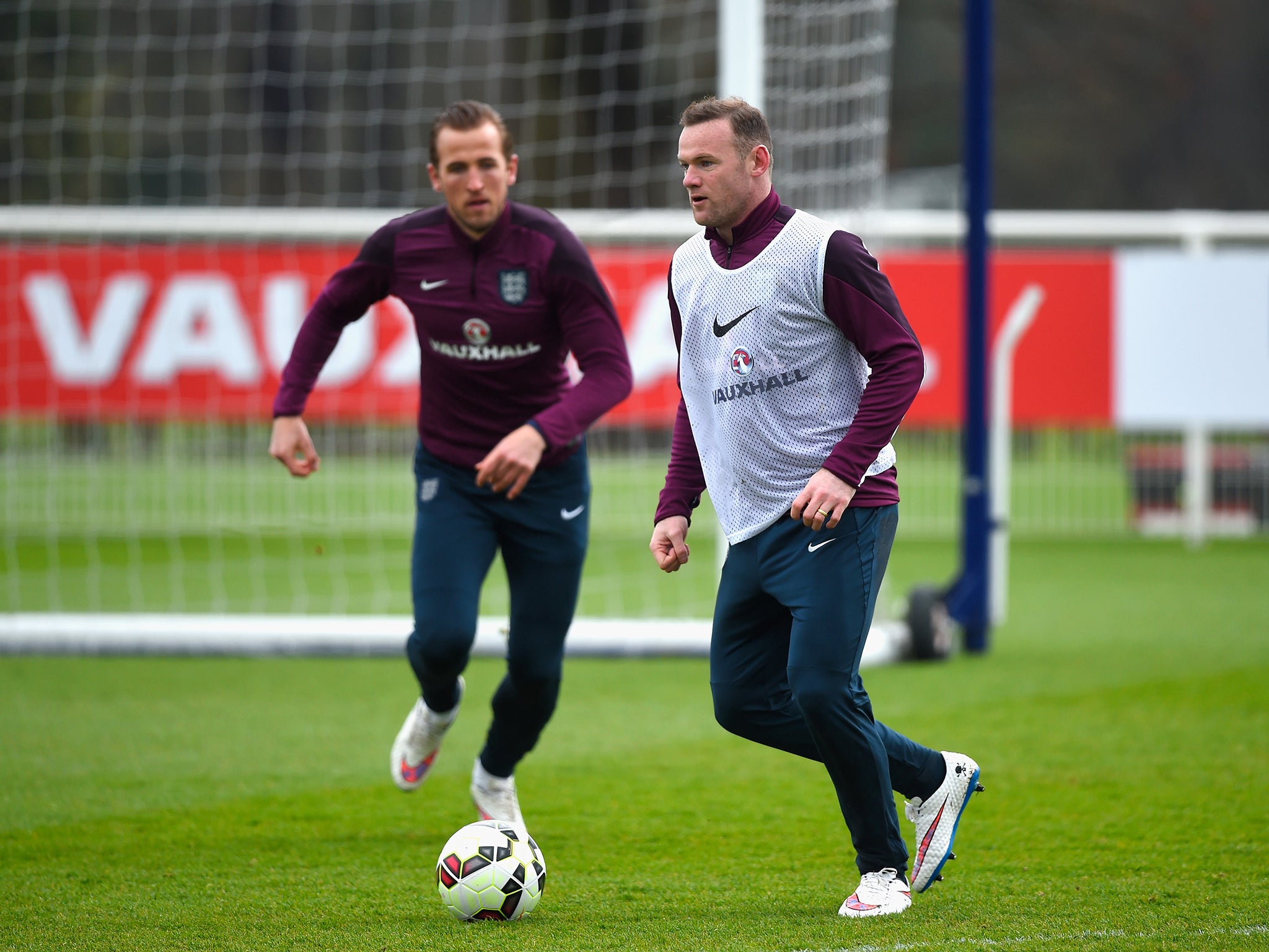 Wayne Rooney explained to Kane how Italian defenders represent a very different challenge to that usually posed to strikers