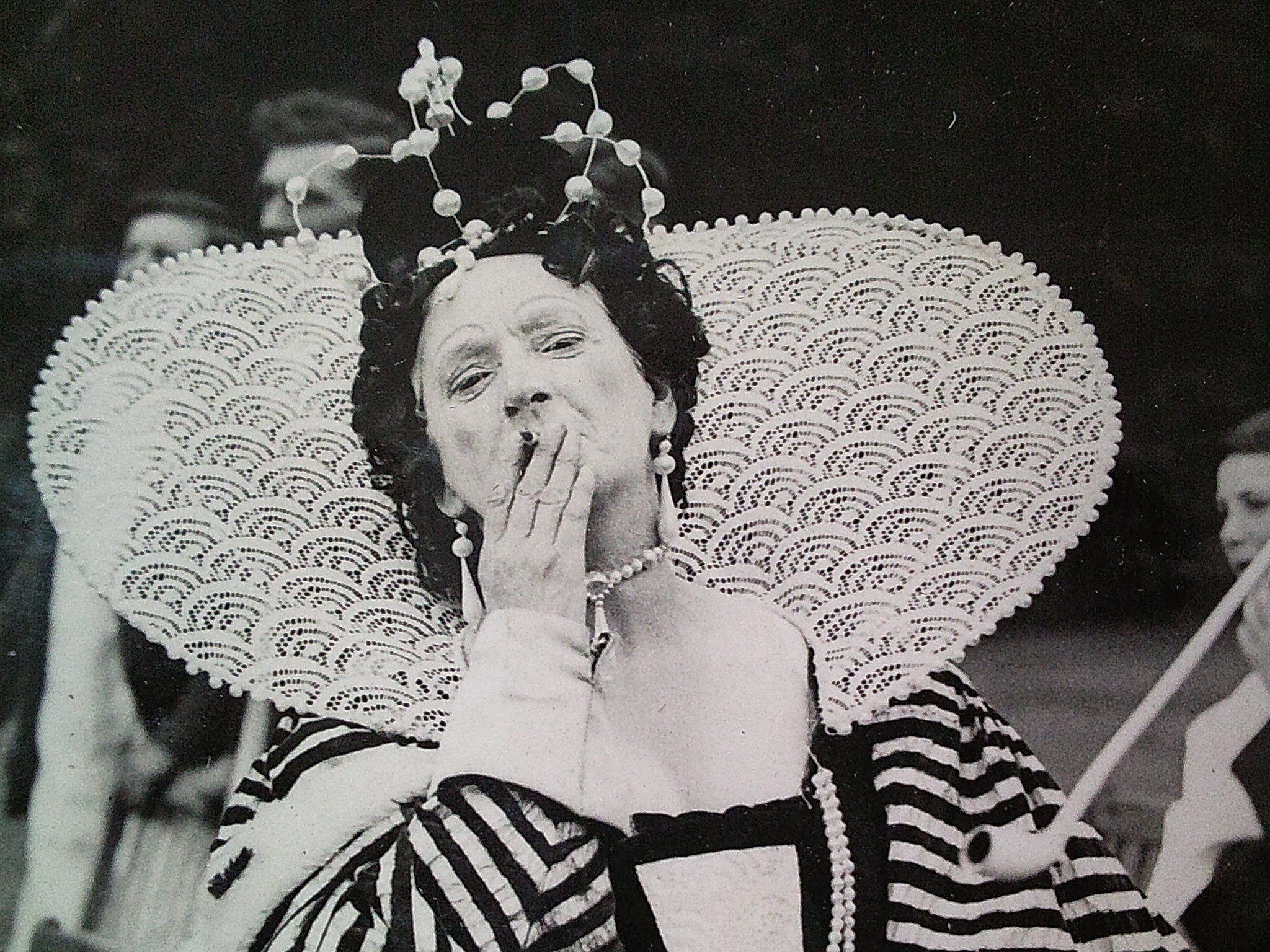 Edith Olivier portrays Elizabeth I at a pageant