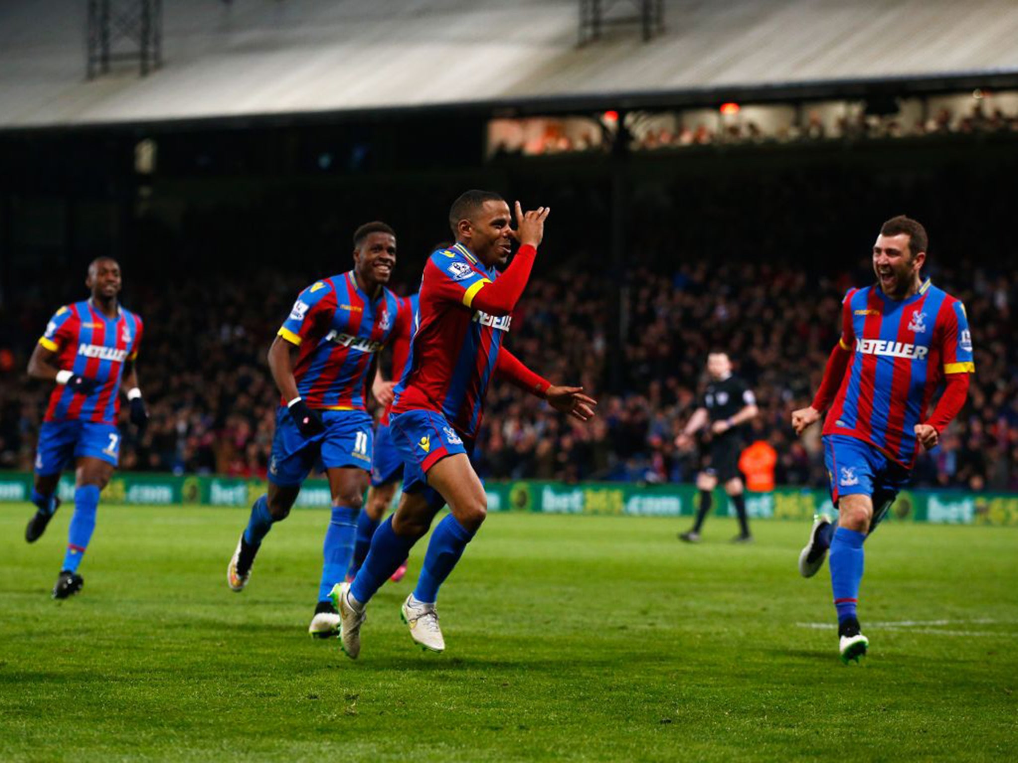 Jason Puncheon celebrates scoring for Palace while Manuel Pellegrini holds his head