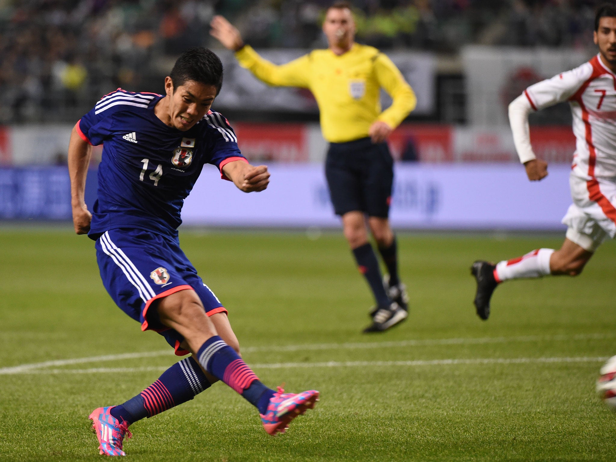 Yoshinori Muto in action for Japan