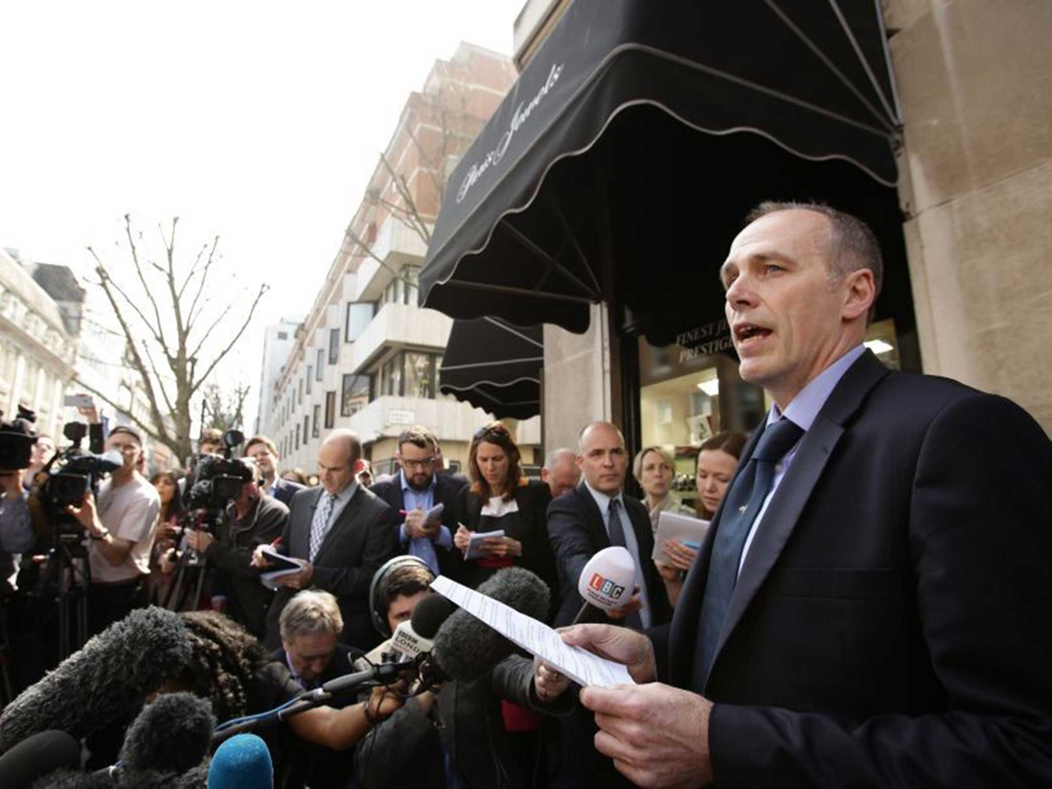 Detective Chief Inspector Paul Johnson of the Flying Squad talks to the press outside