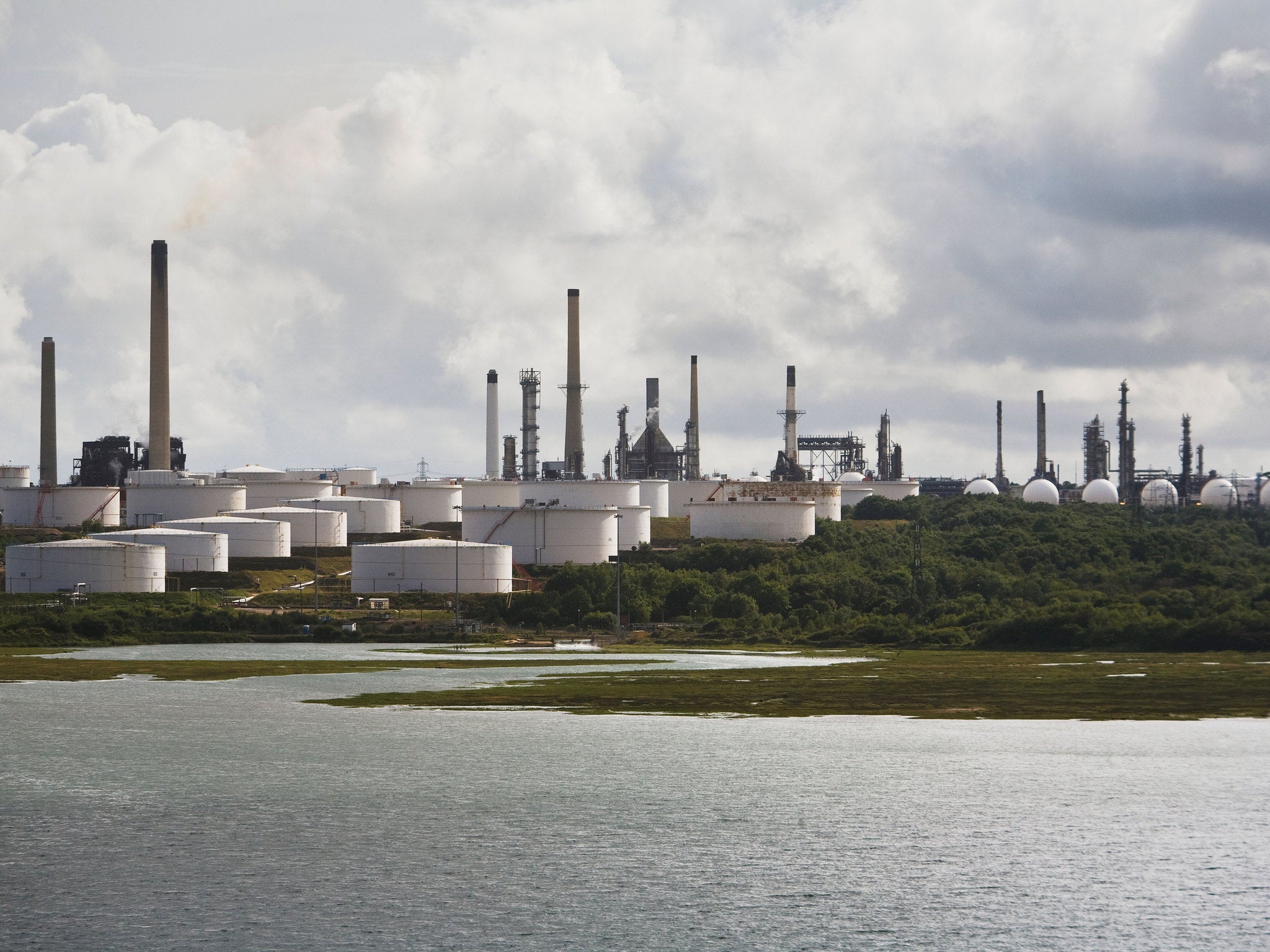 Huge oil reserves that could yield the equivalent of 100 billion barrels have been found at a site near Gatwick Airport