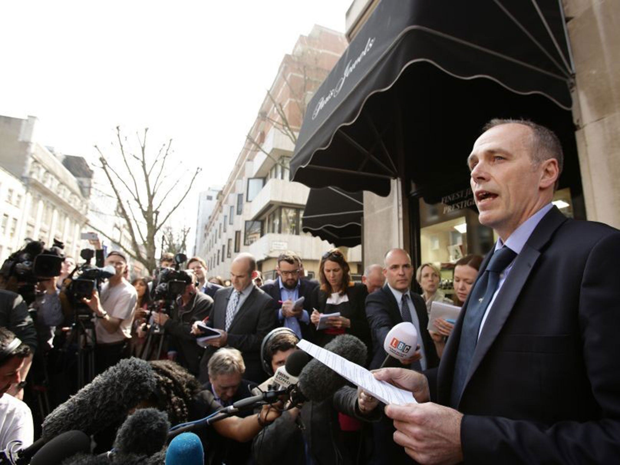 Scotland Yard Flying Squad Detective Chief Inspector Paul Johnson reads out a statement. The Metropolitan Police has come under fire for failing to respond to an automated call as the burglars were inside