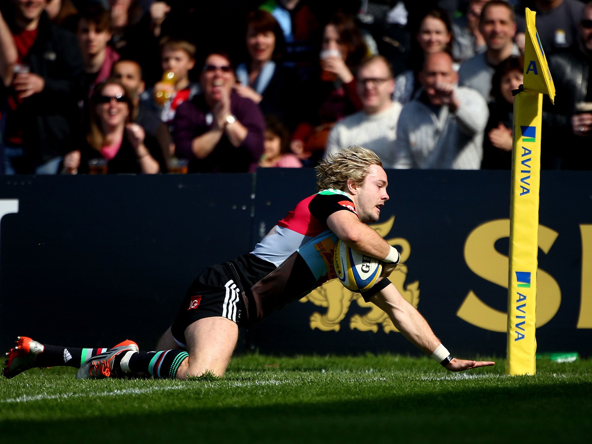 Charlie Walker scores for Harlequins